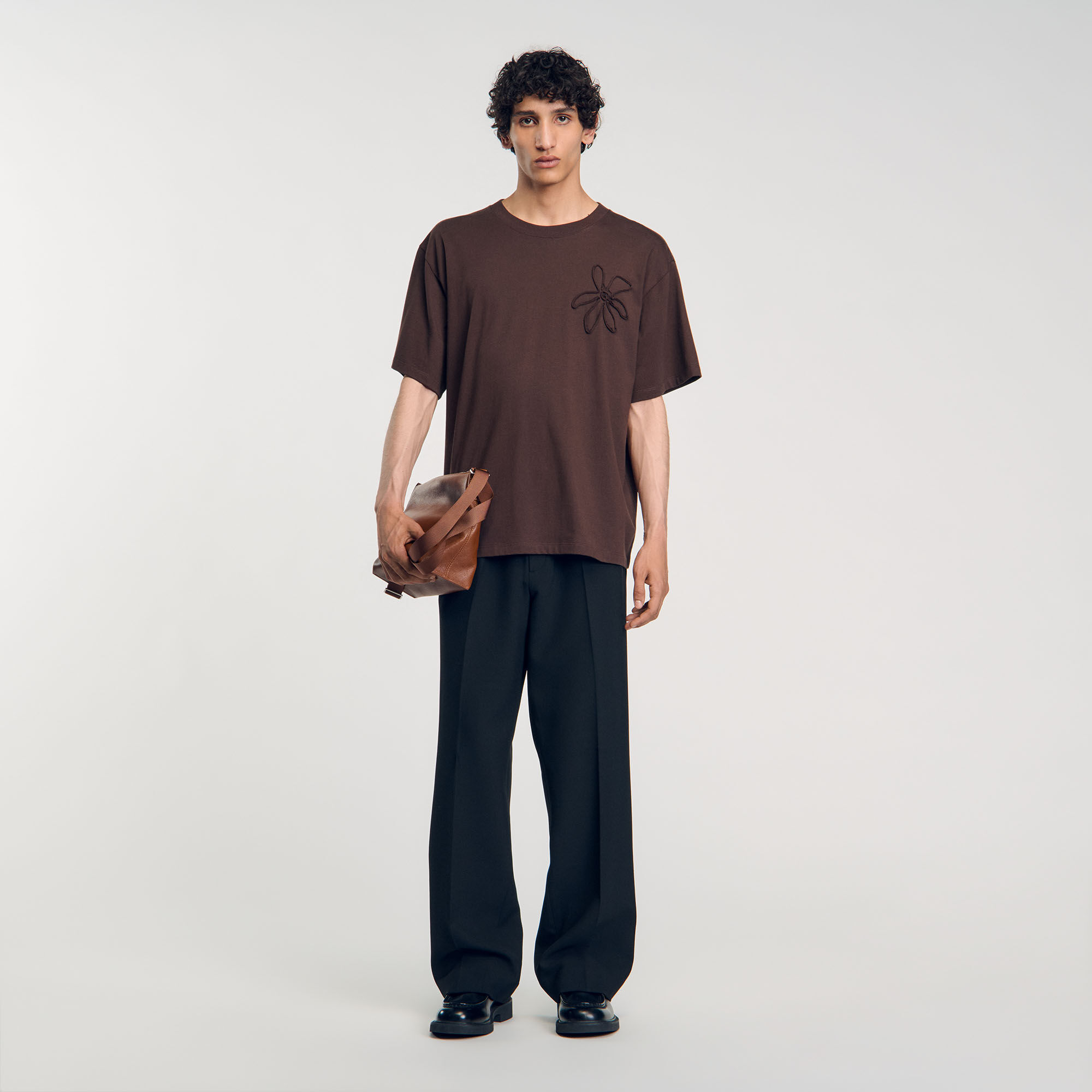 T-shirt oversize con fiore