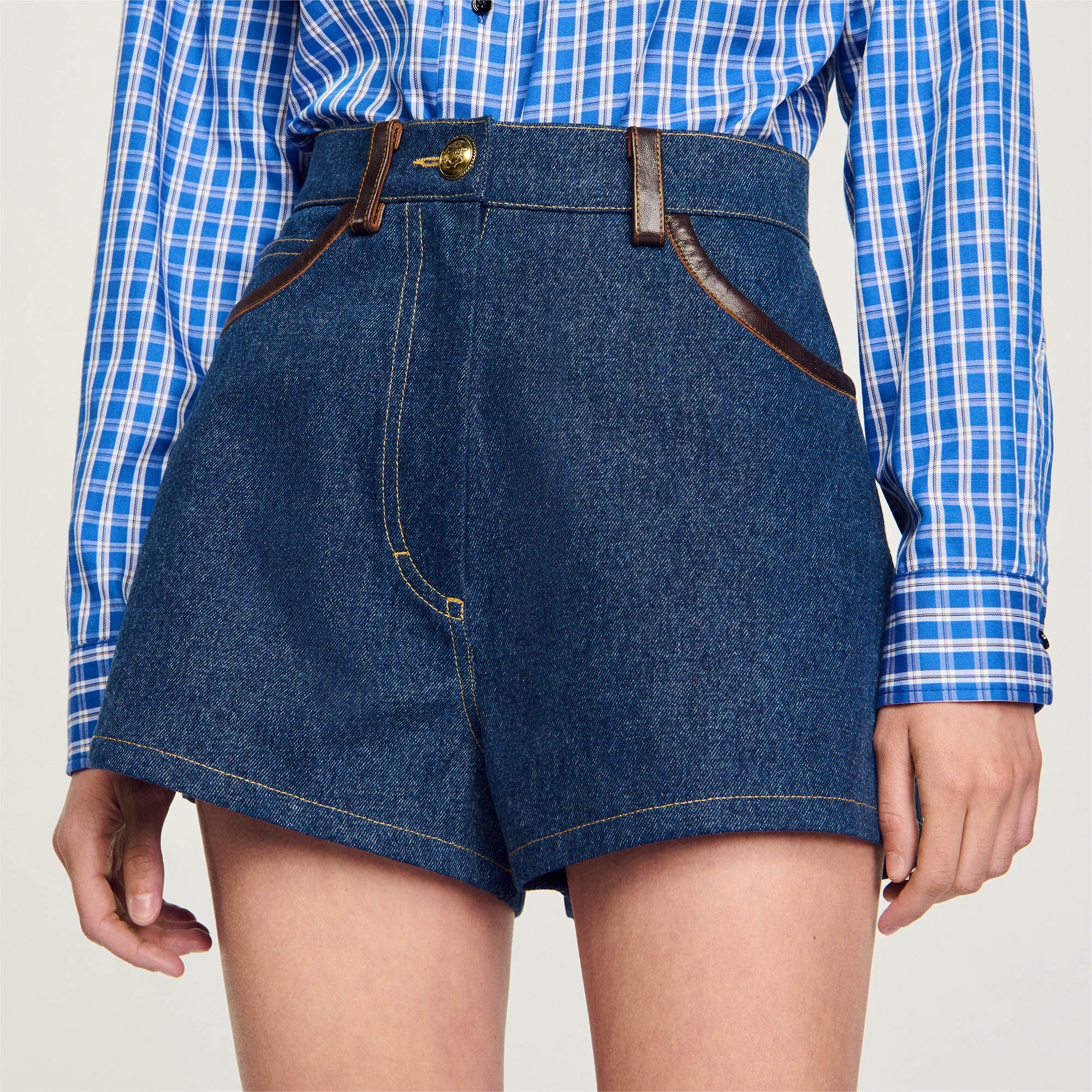 Shorts di jeans con dettagli in pelle