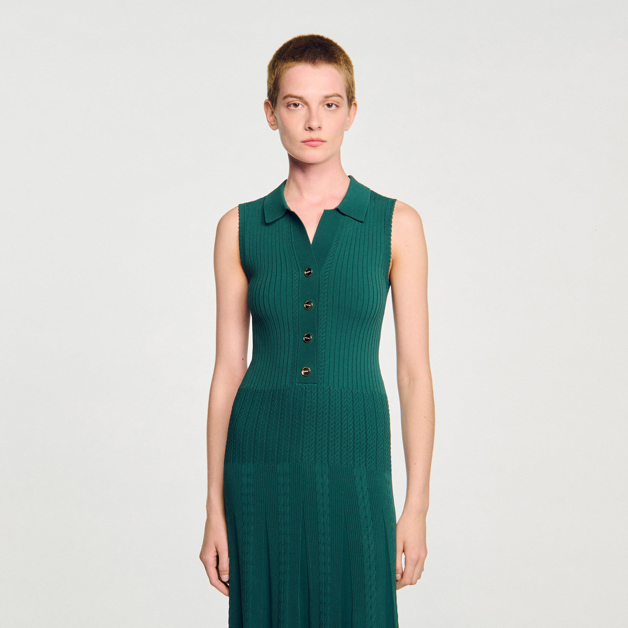 Abito in maglia con colletto polo