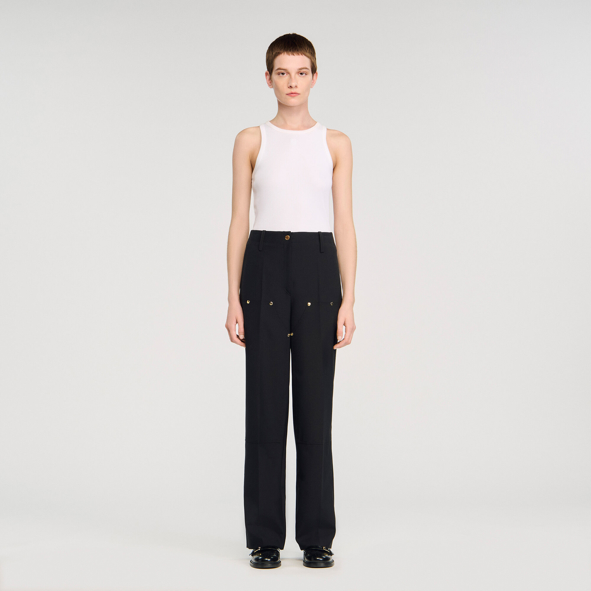 Pantaloni fluidi con rivetti