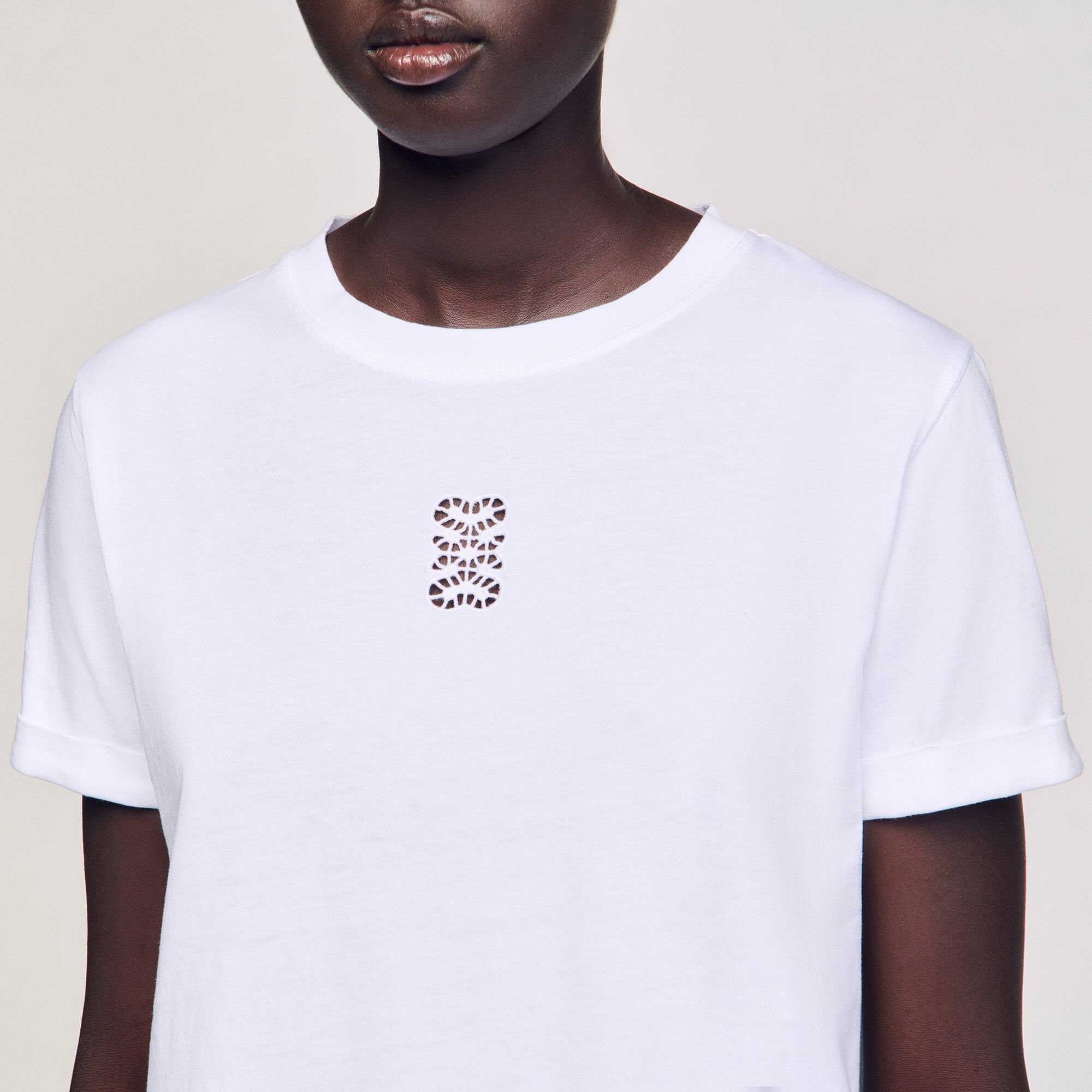 T-shirt in cotone con ricamo