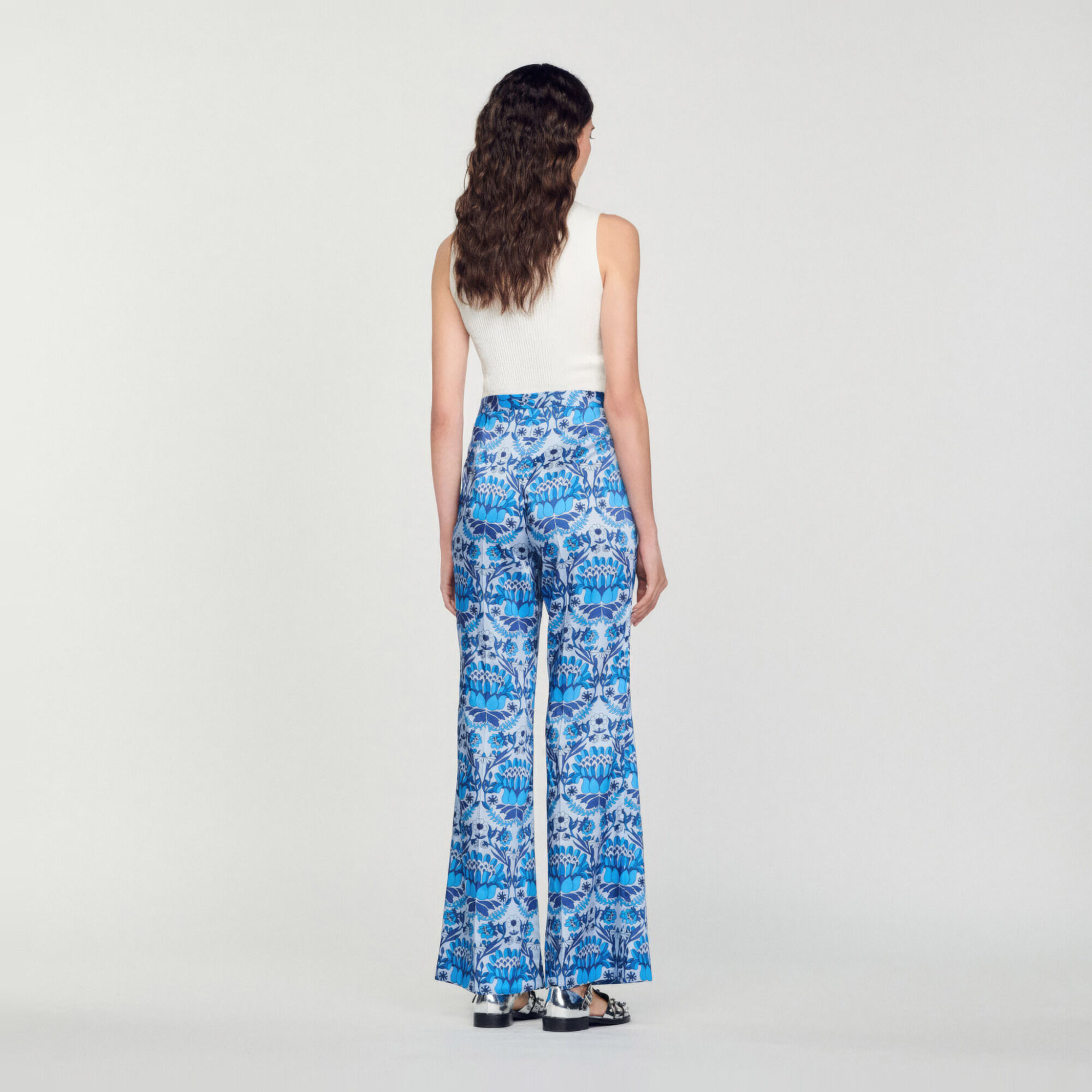 Pantaloni fluidi con stampa foulard