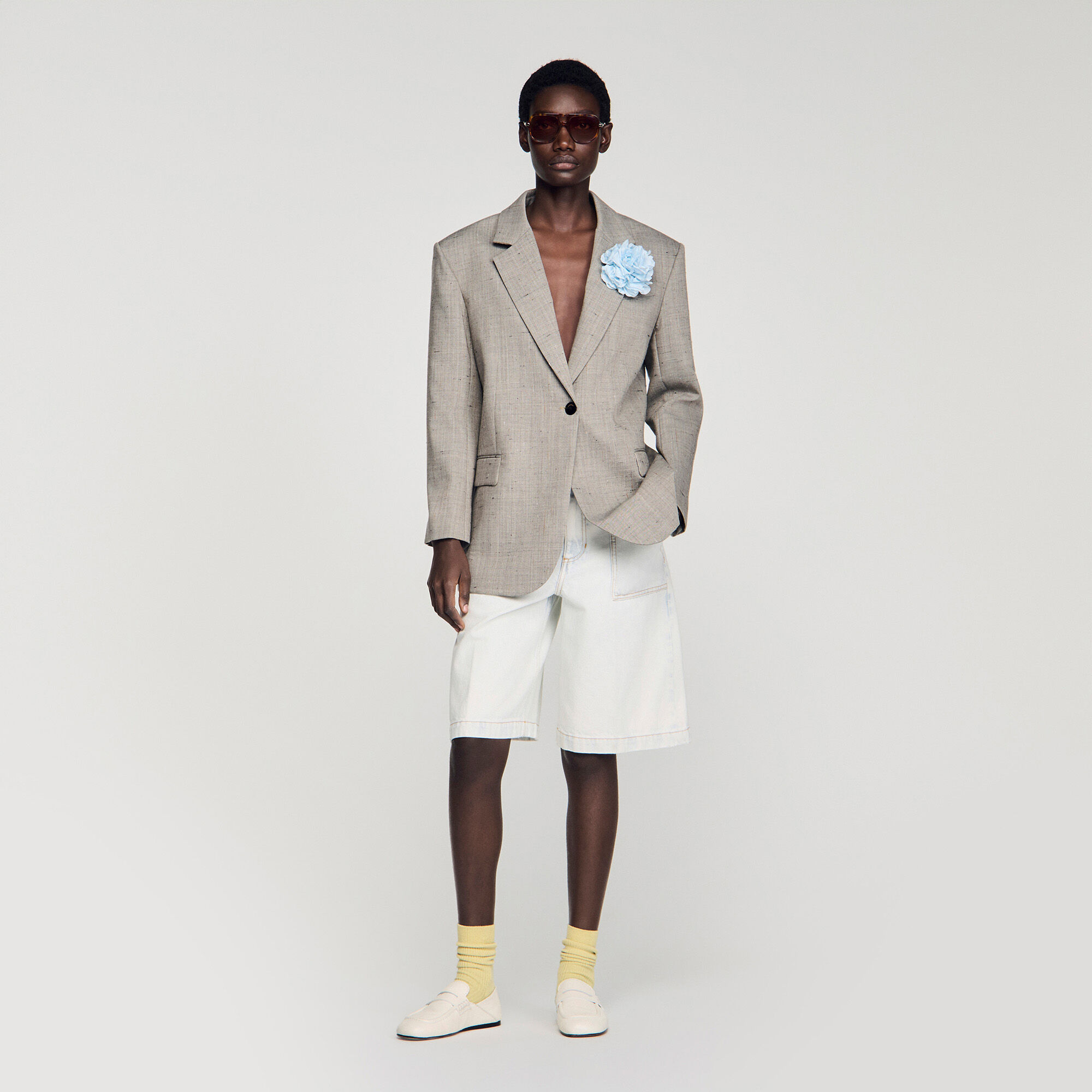 Giacca in lana a quadri con spilla