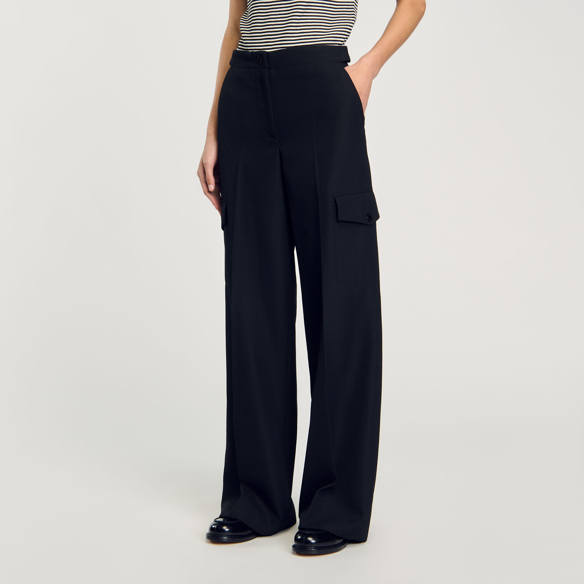 Pantaloni larghi