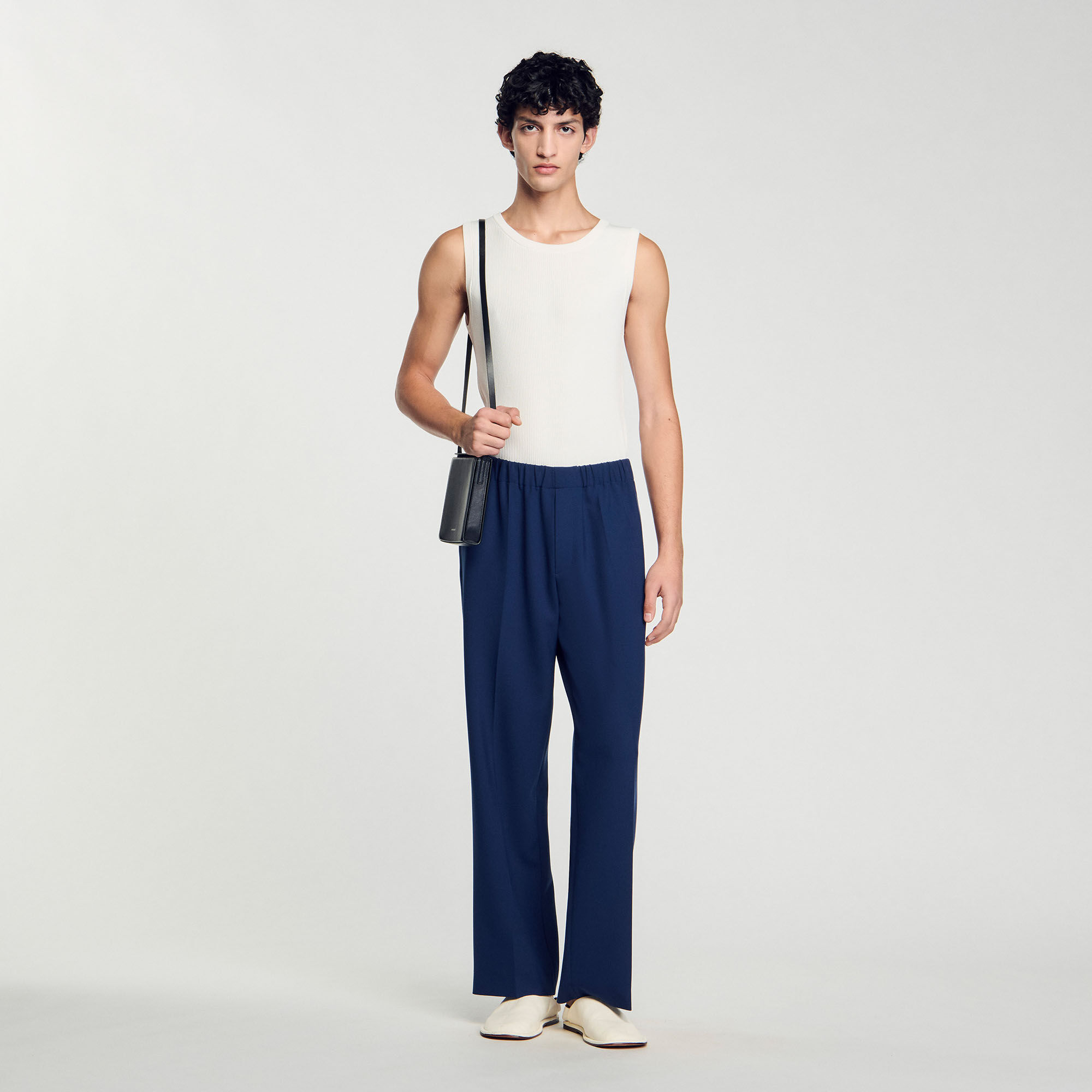 Pantaloni larghi