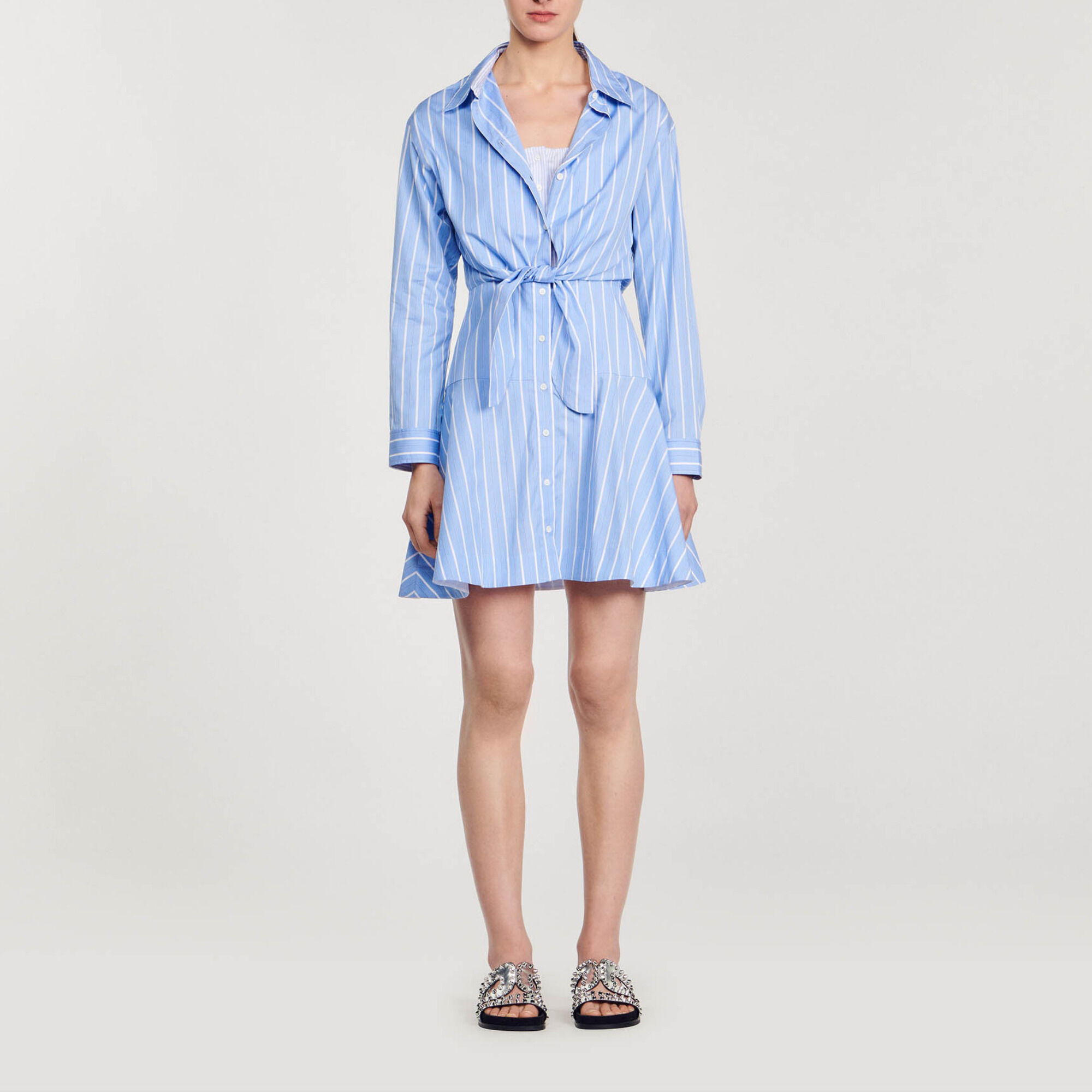 Abito a camicia a righe da allacciare