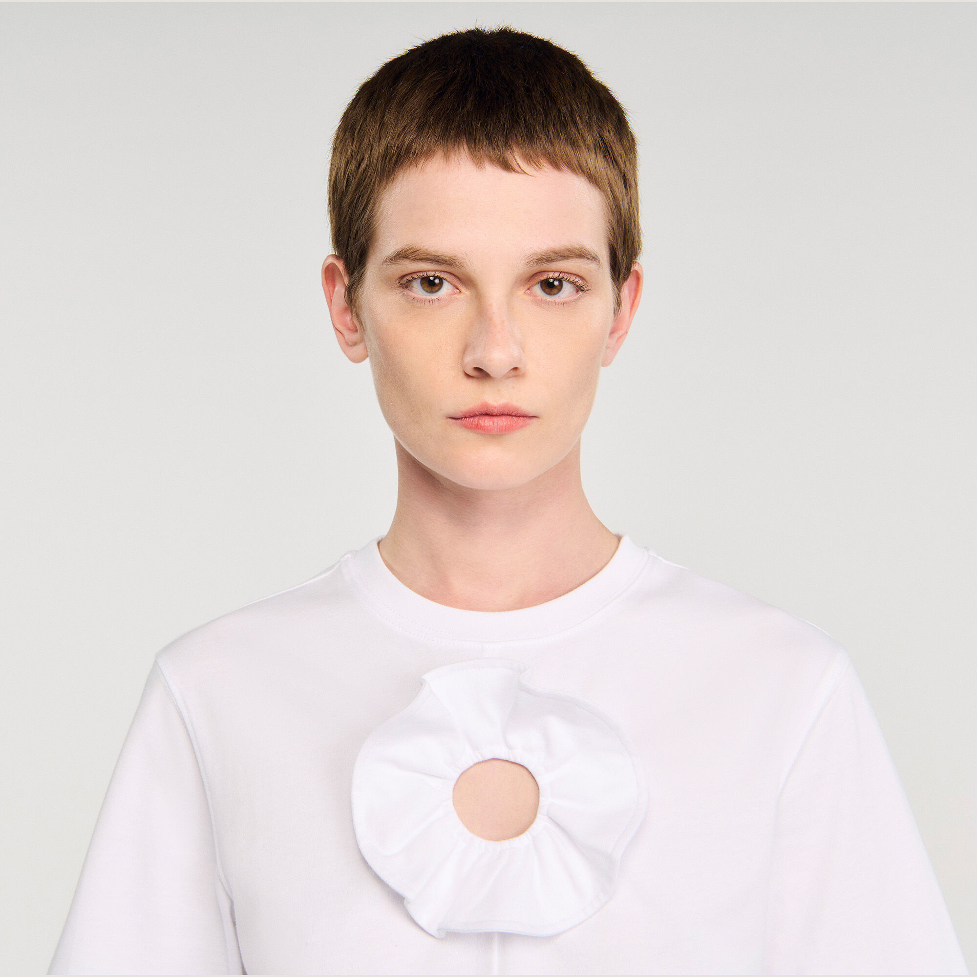 T-shirt con dettaglio volant