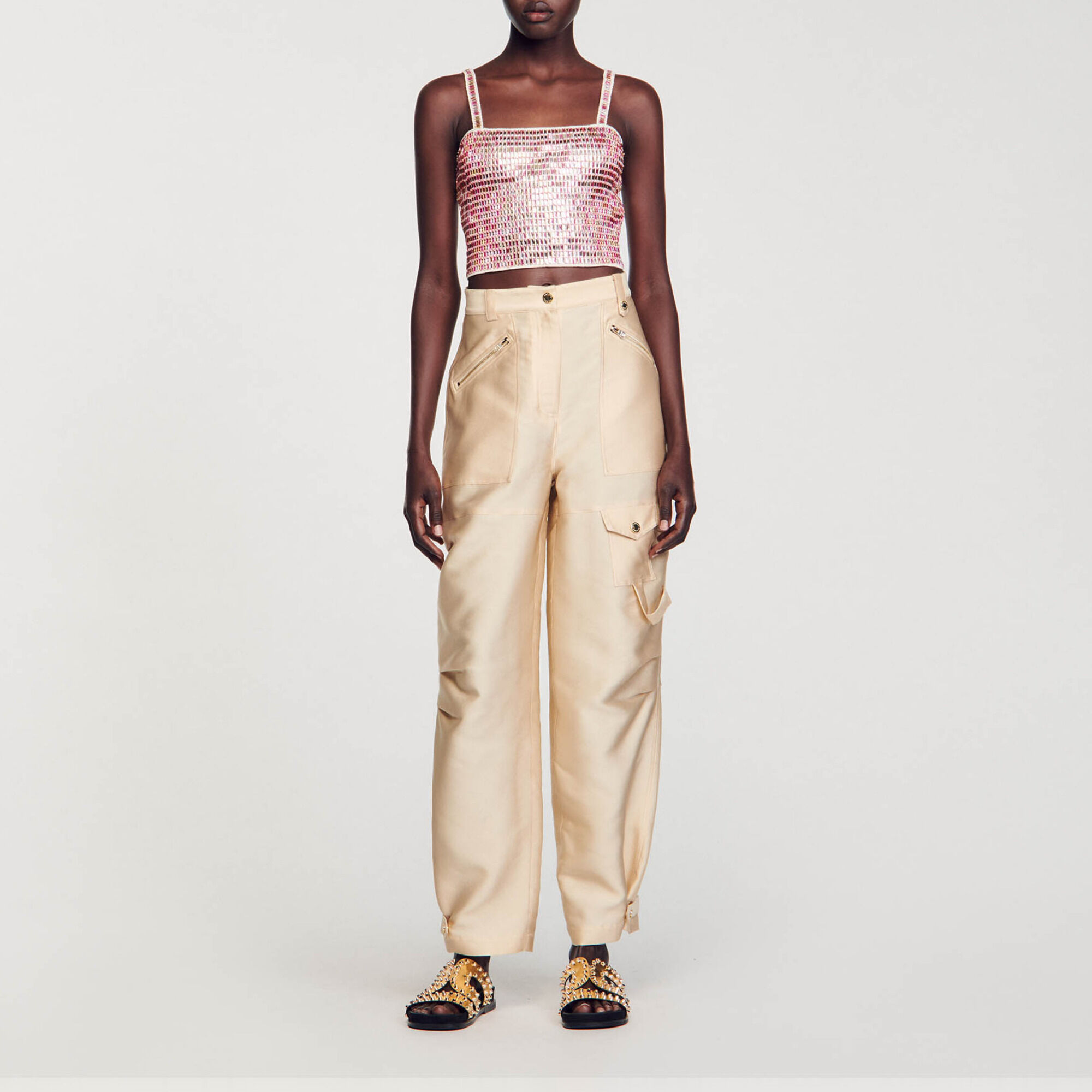 Top corto con perline decorative