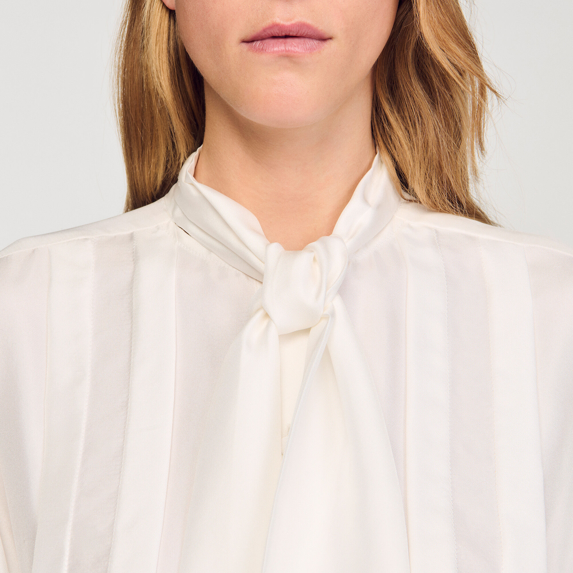 Camicia in seta con lavallière