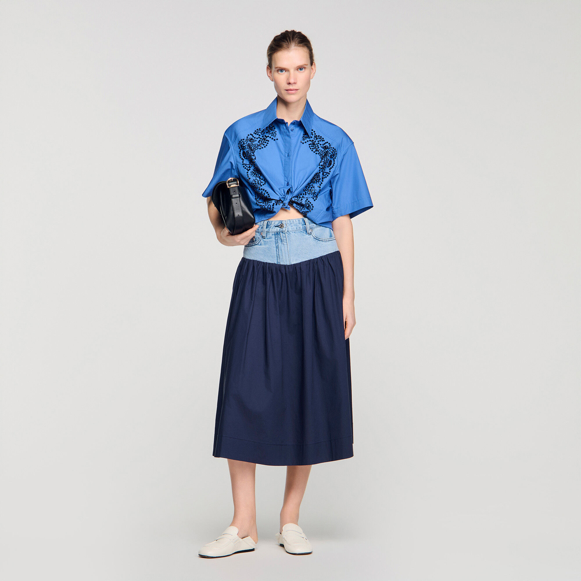 Camicia ricamata e perlata