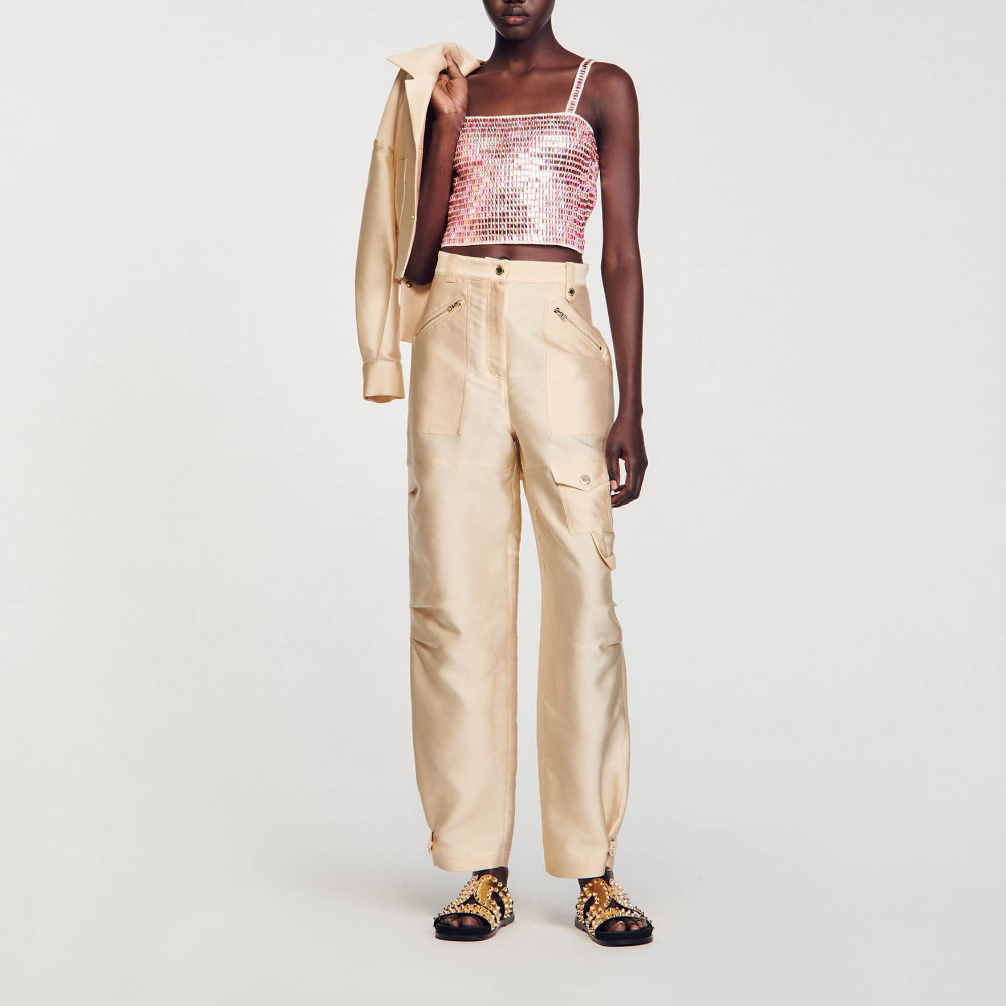 Top corto con perline decorative