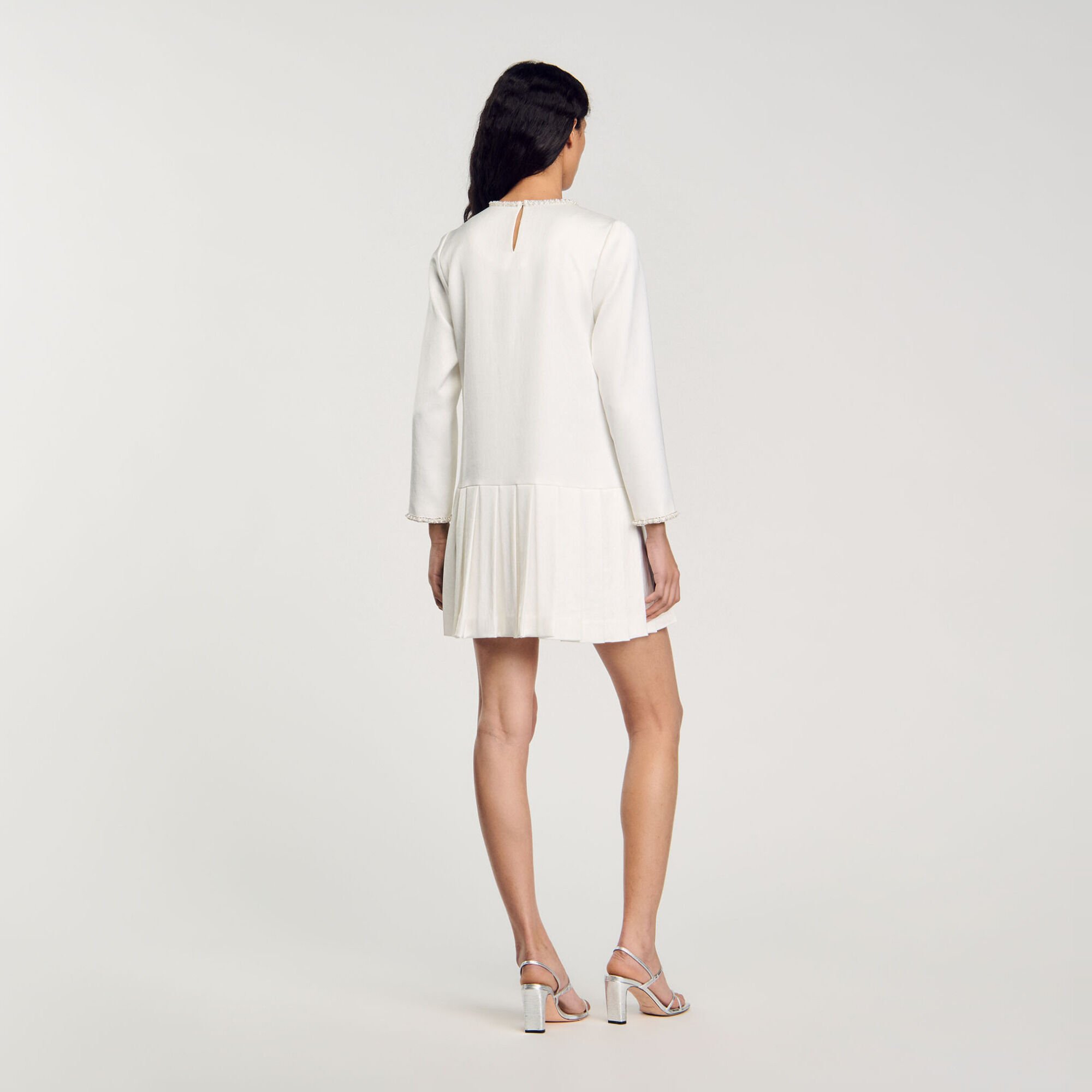 Abito corto in raso con perline