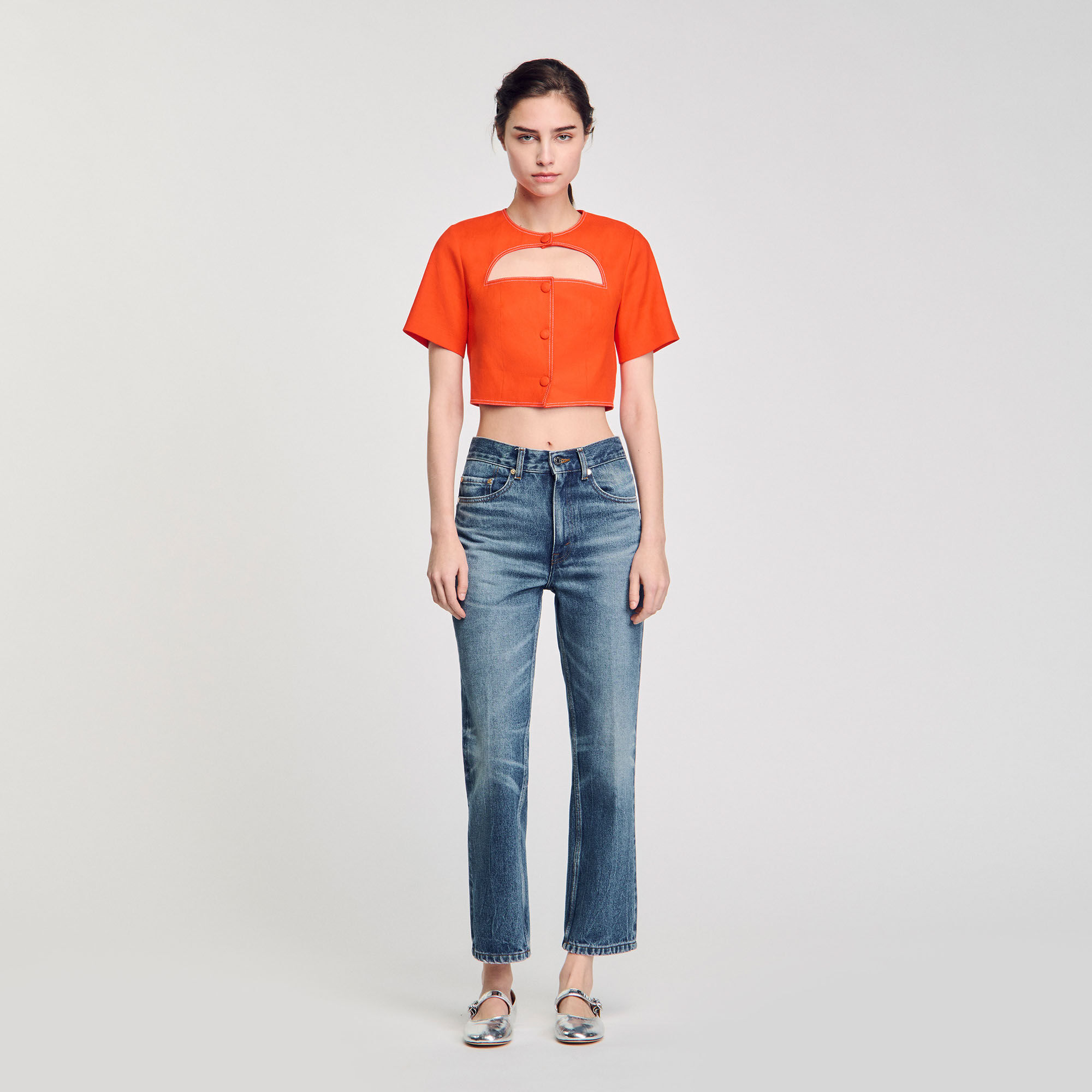 Top corto con apertura