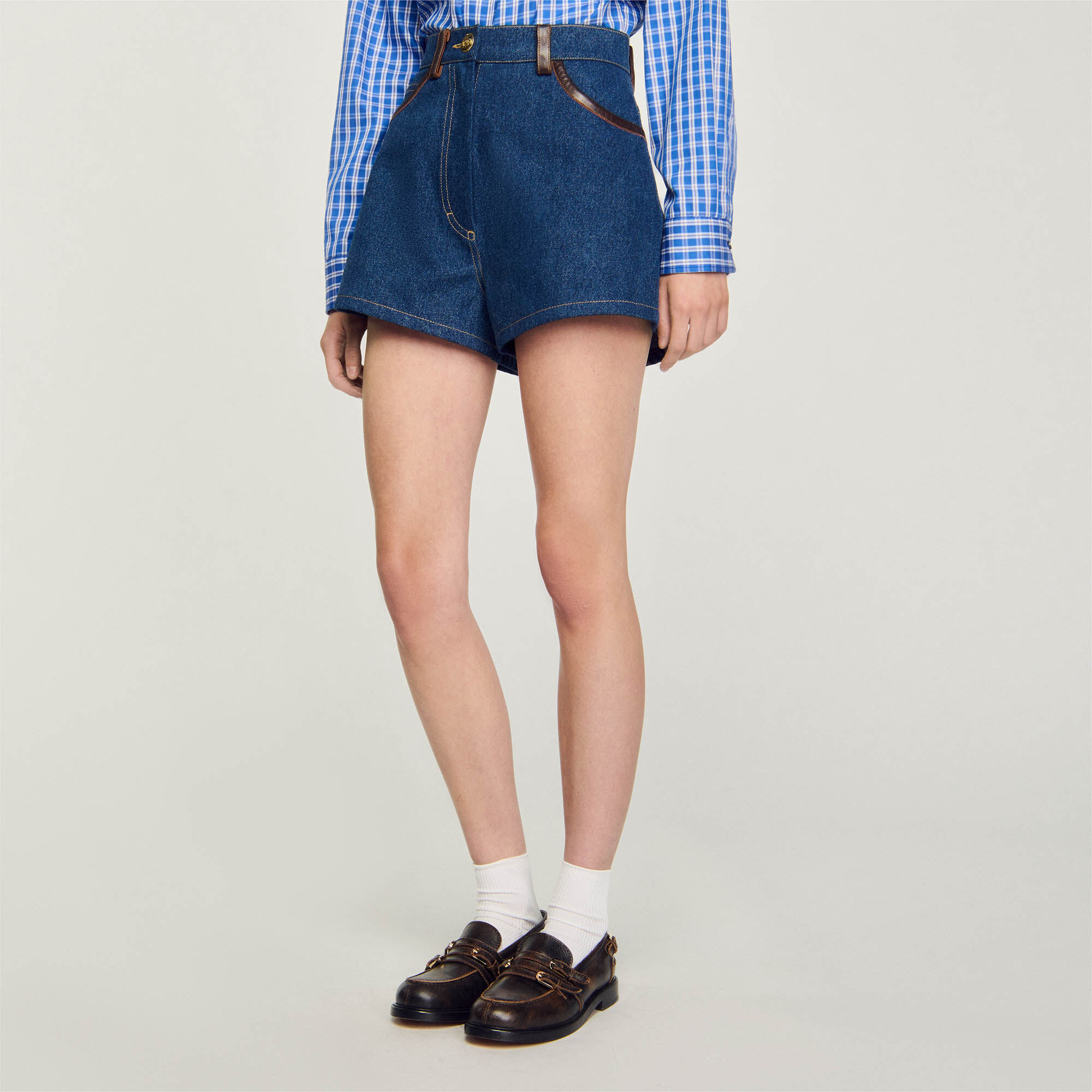 Shorts di jeans con dettagli in pelle