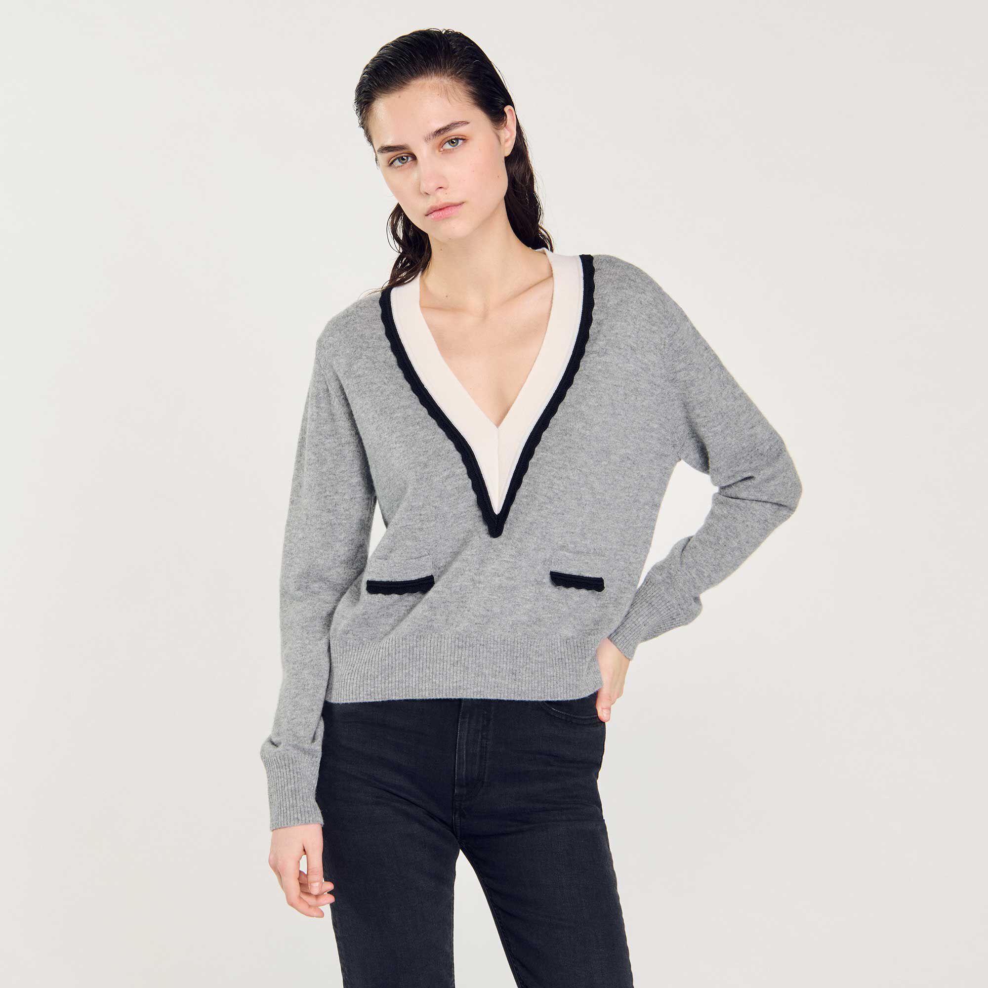 Pullover con scollo a V a contrasto