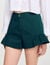 Shorts con volant