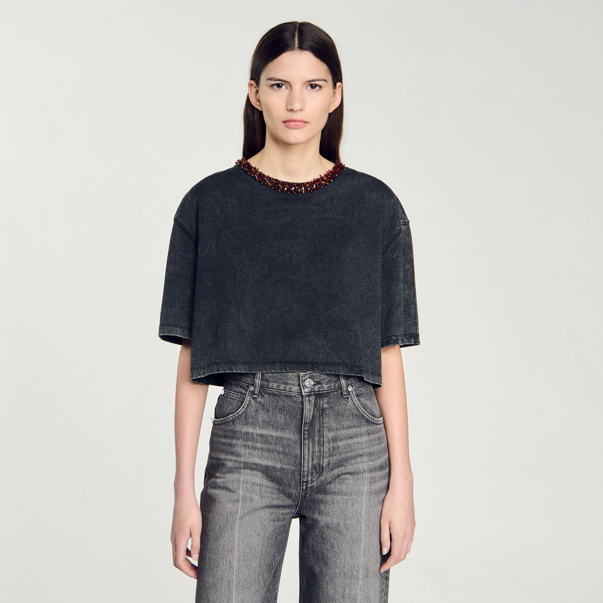 T-shirt corta decorata con perline