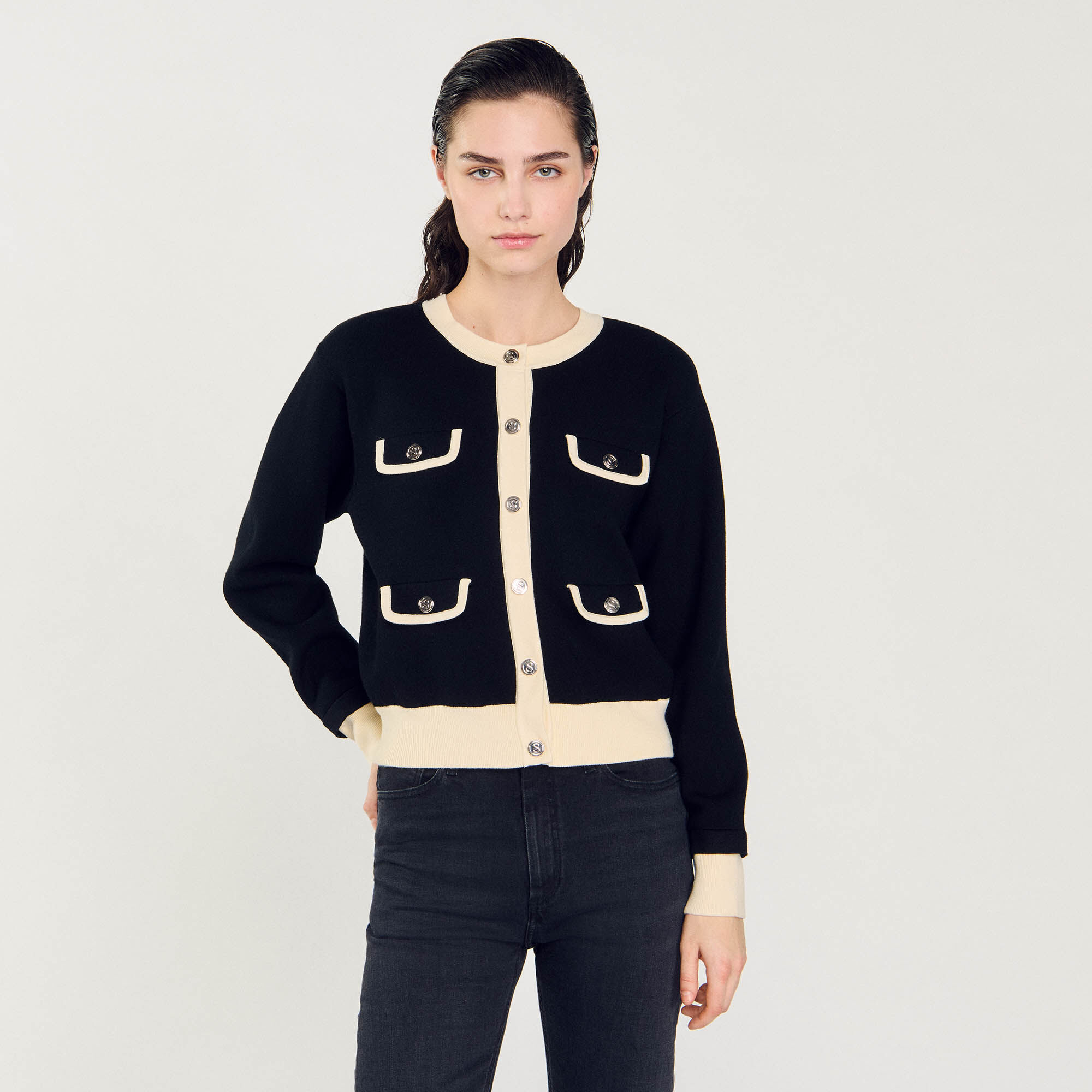 Cardigan bicolore con bottoni