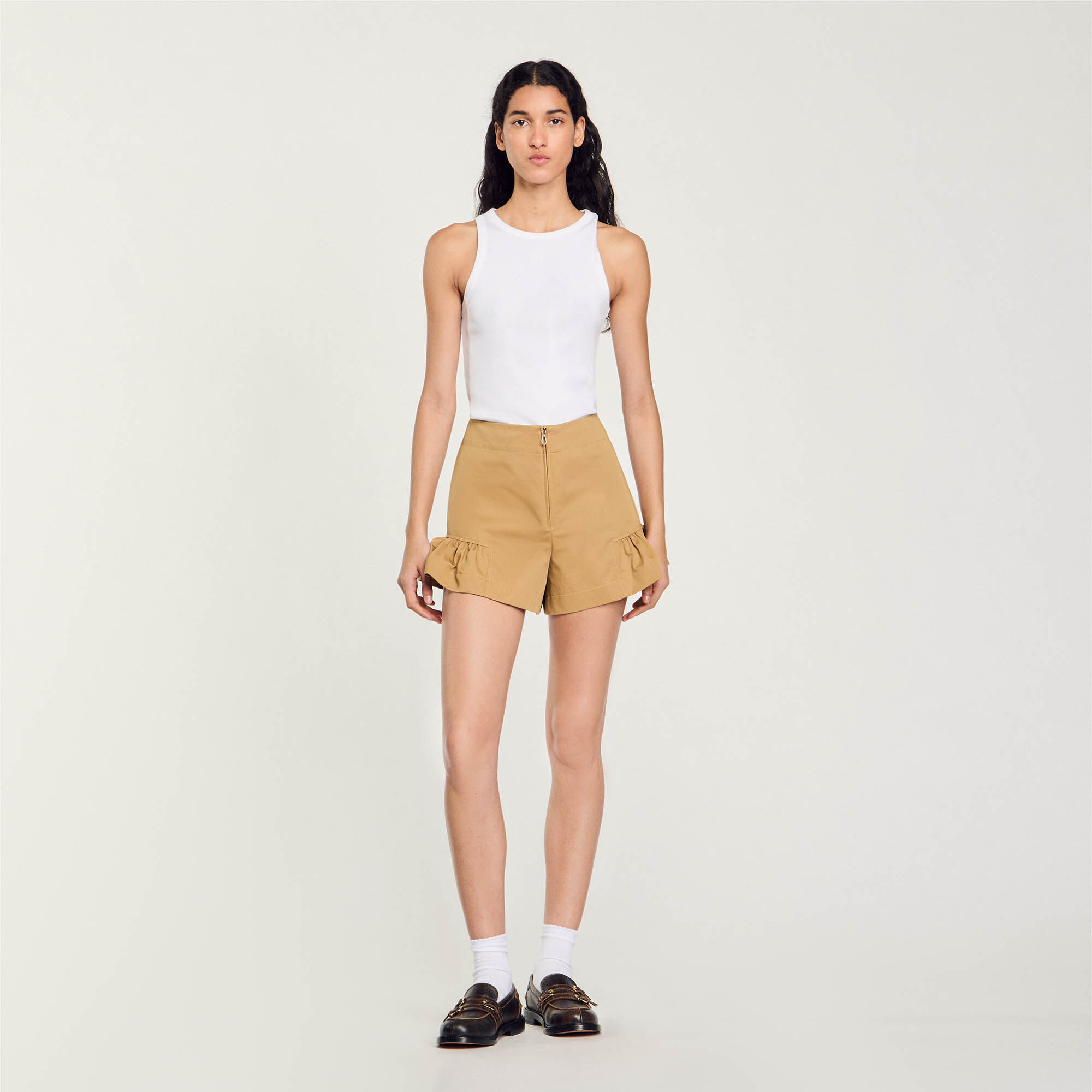 Shorts con volant