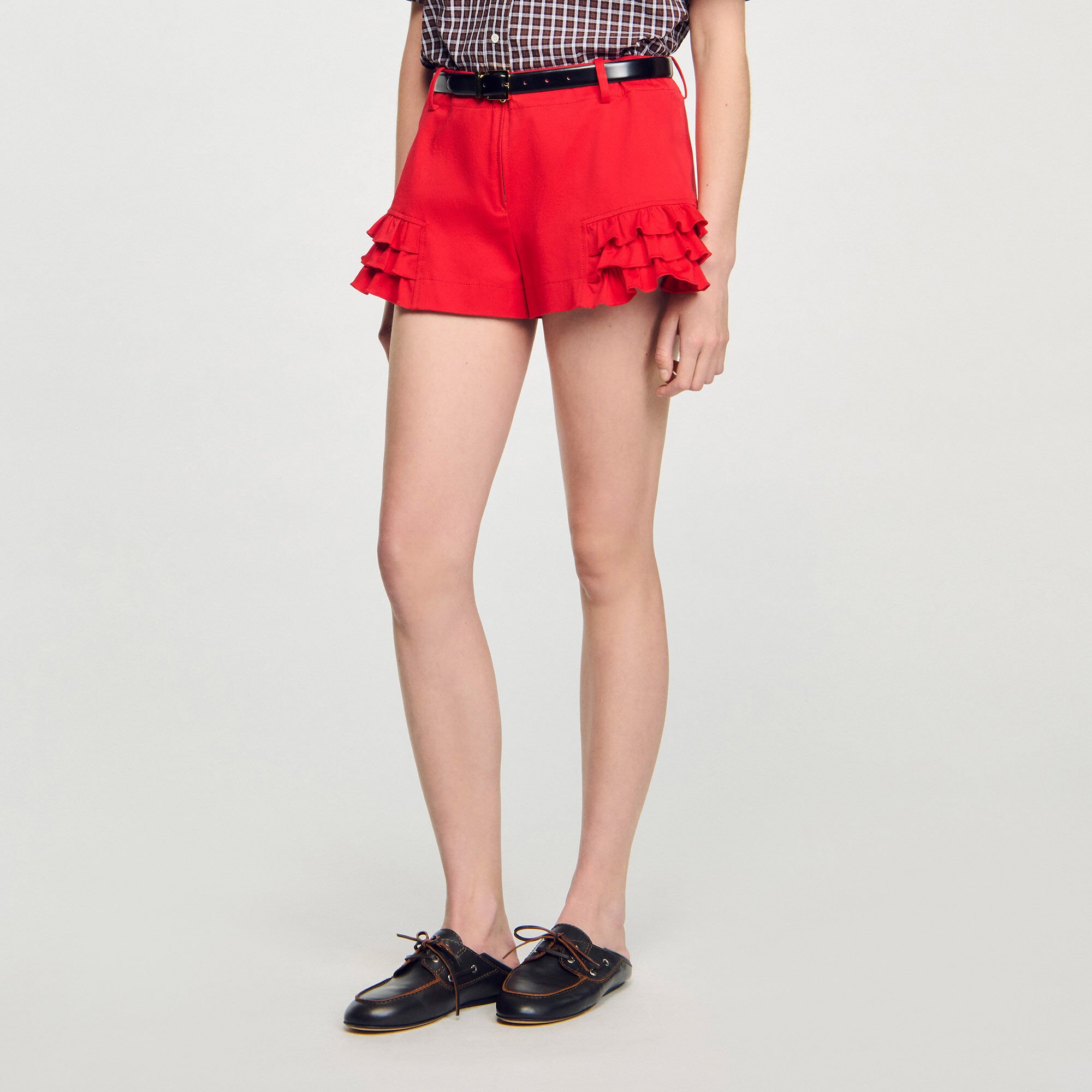 Shorts con volant
