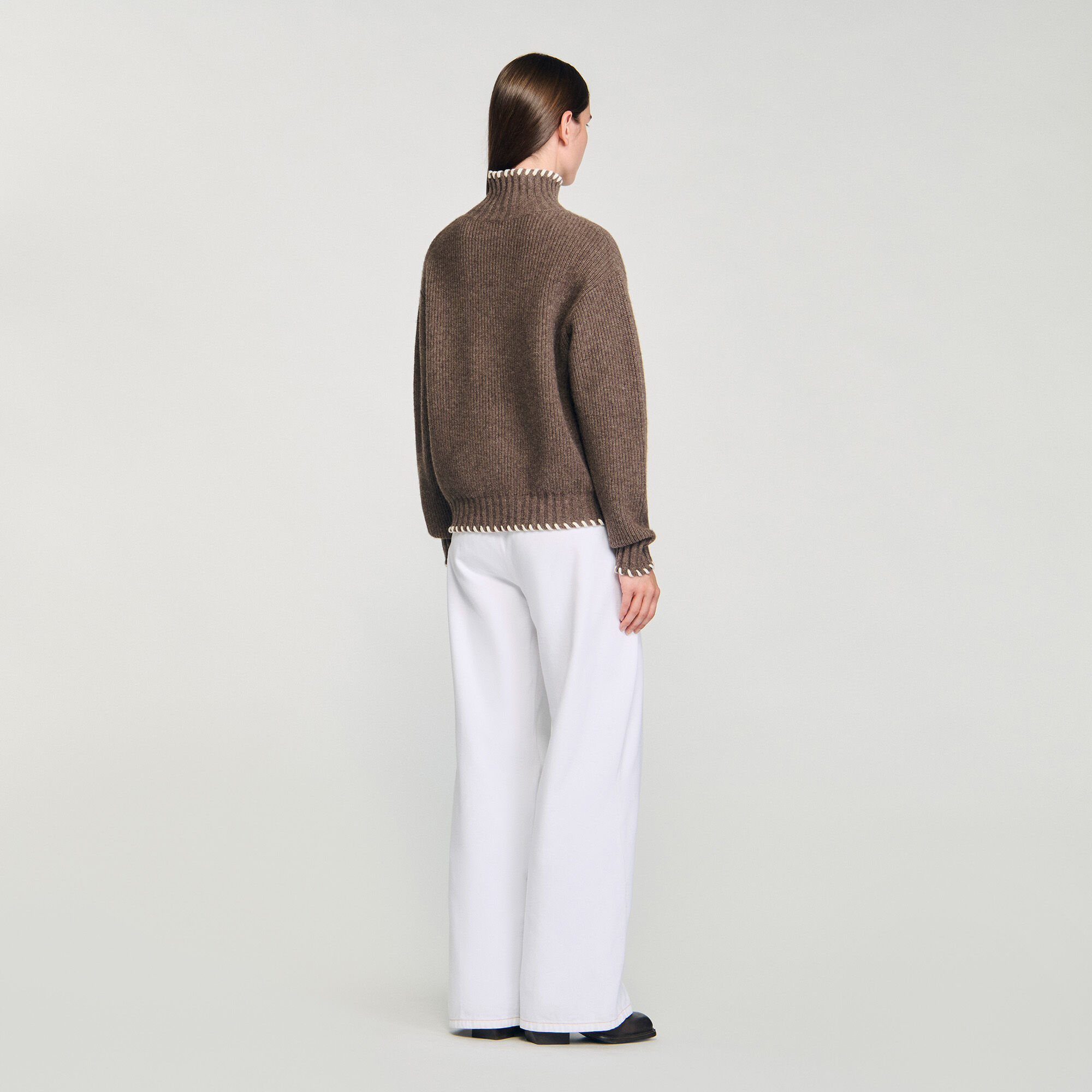 Maglione ampio con collo alto