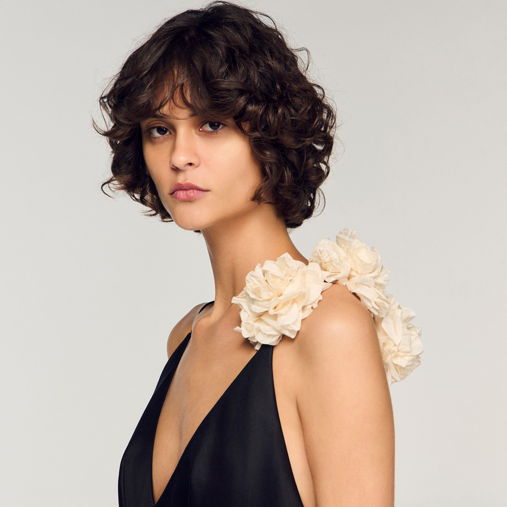 Abito corto con volant