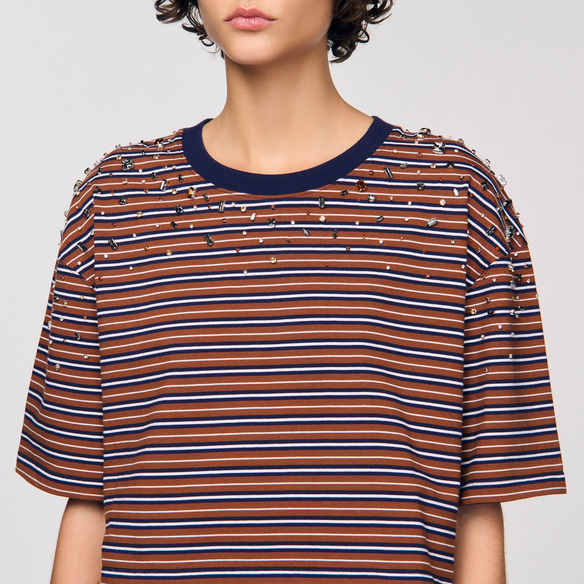 T-shirt a righe e strass