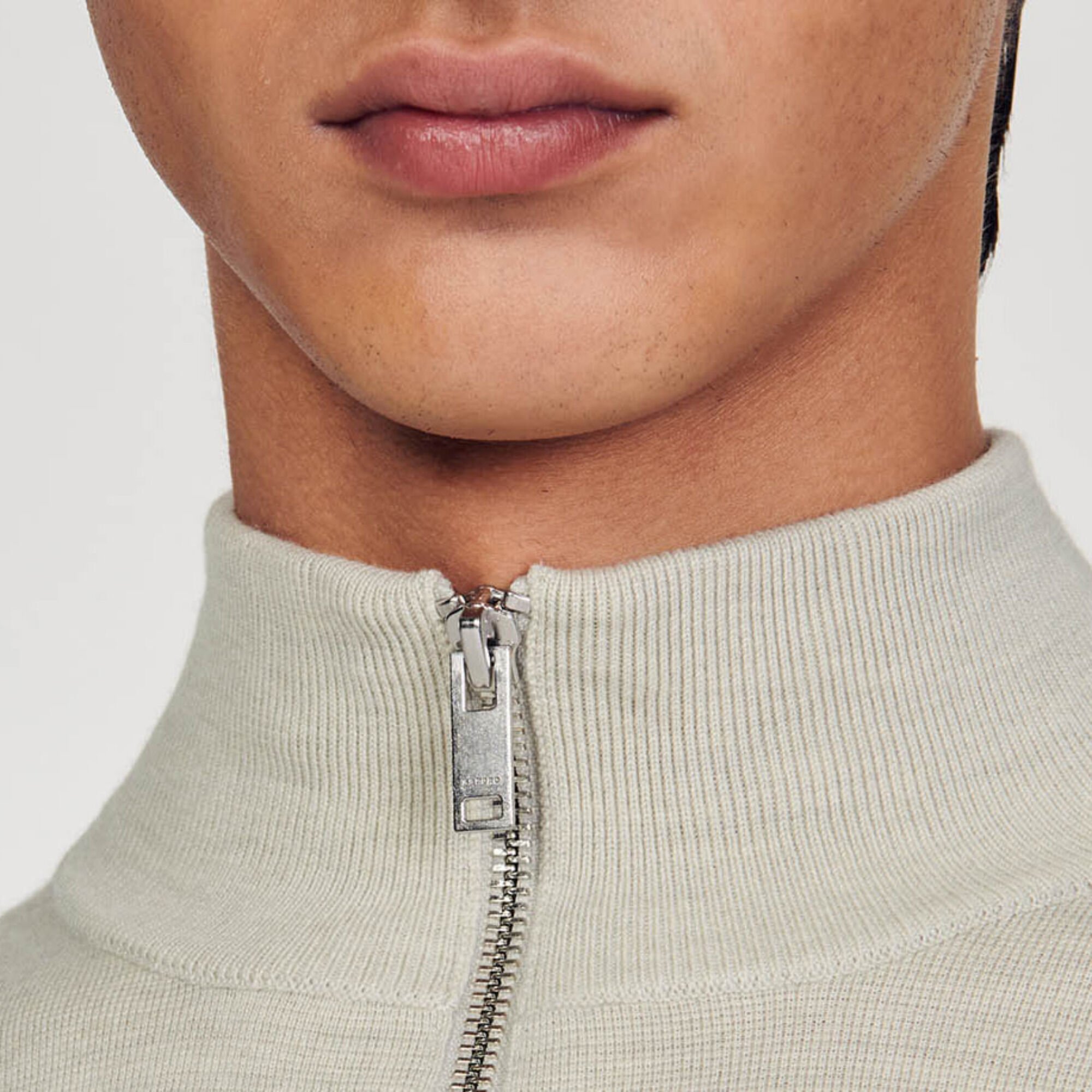 Maglia in lana con collo con zip
