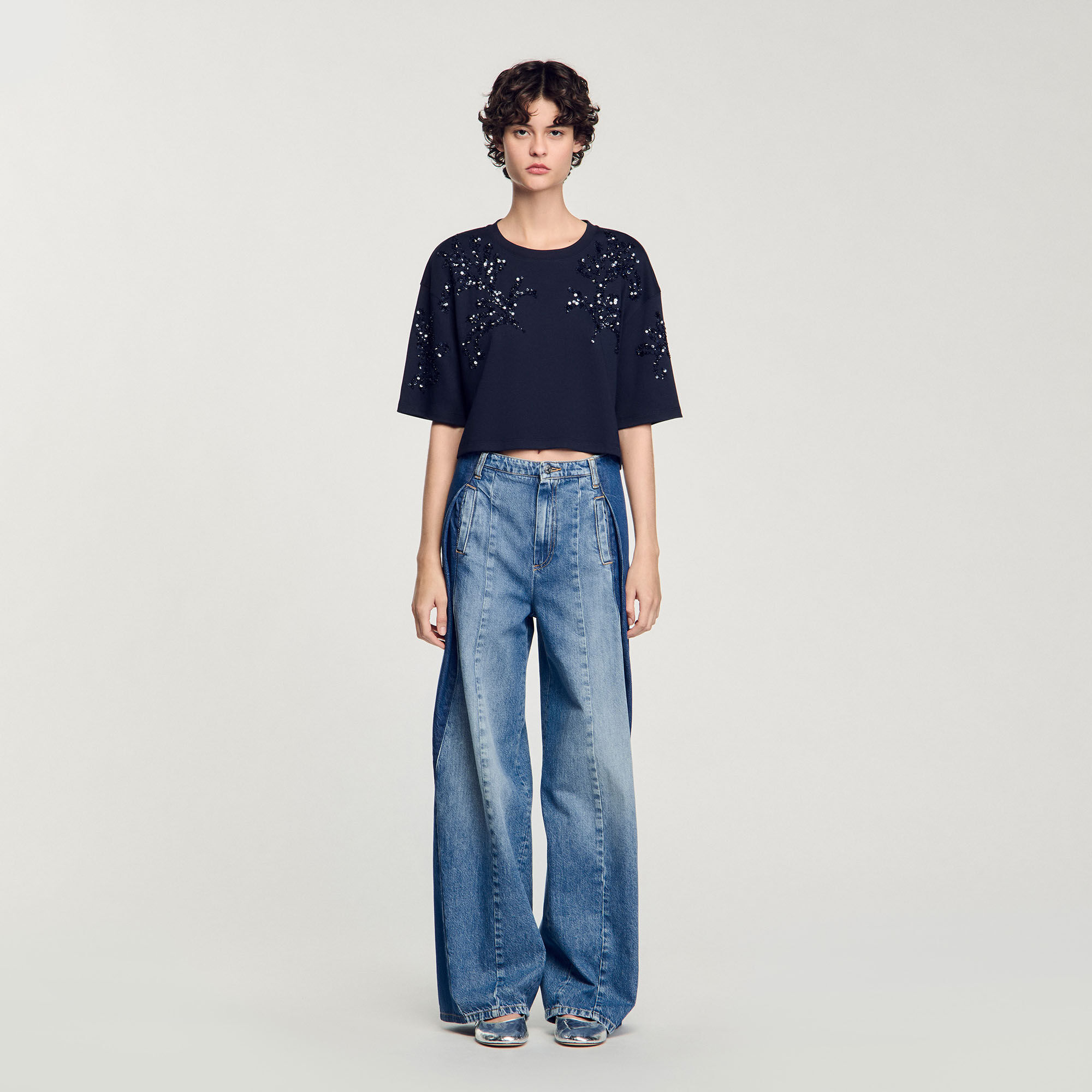 T-shirt con dettagli a perline