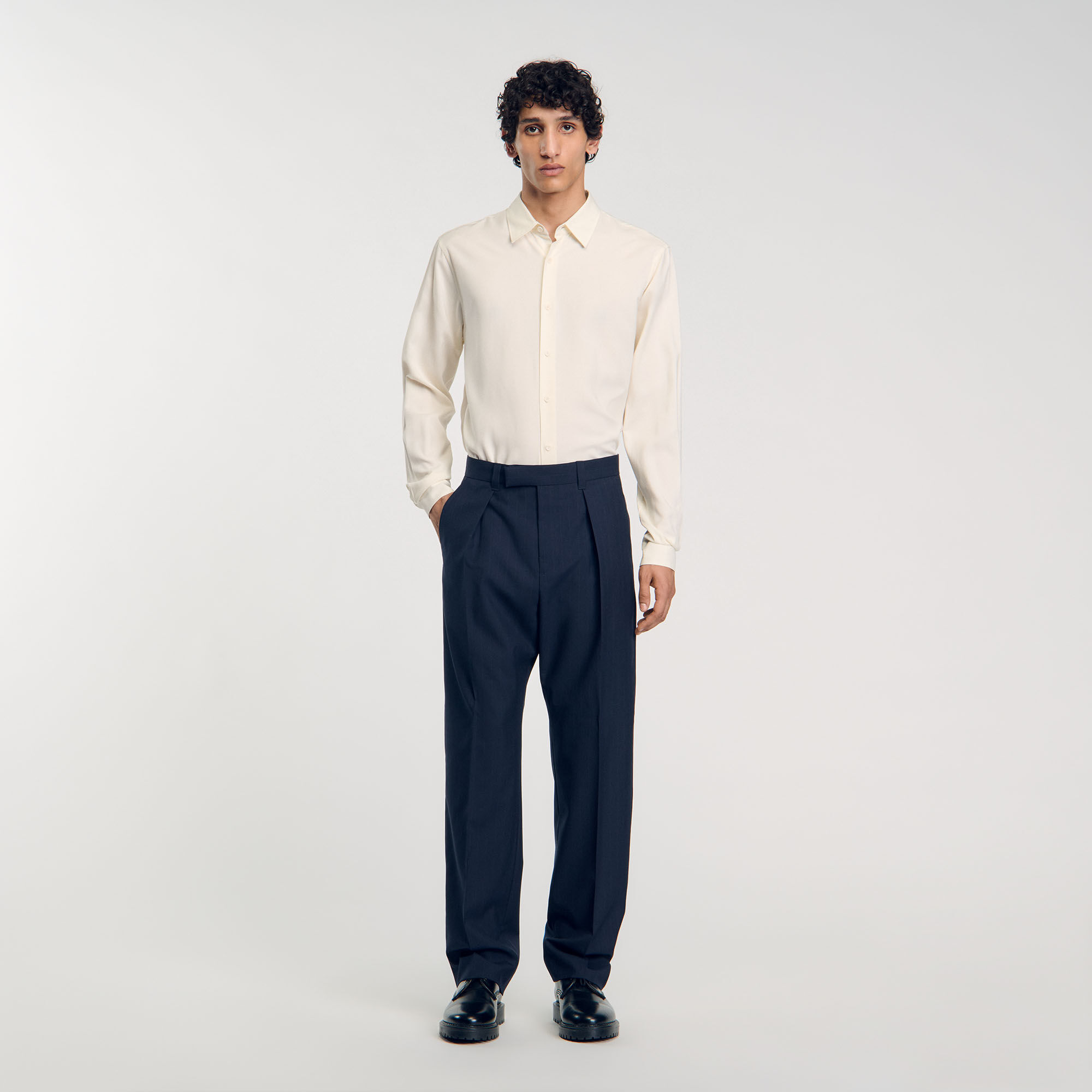 Pantaloni con pieghe baciate