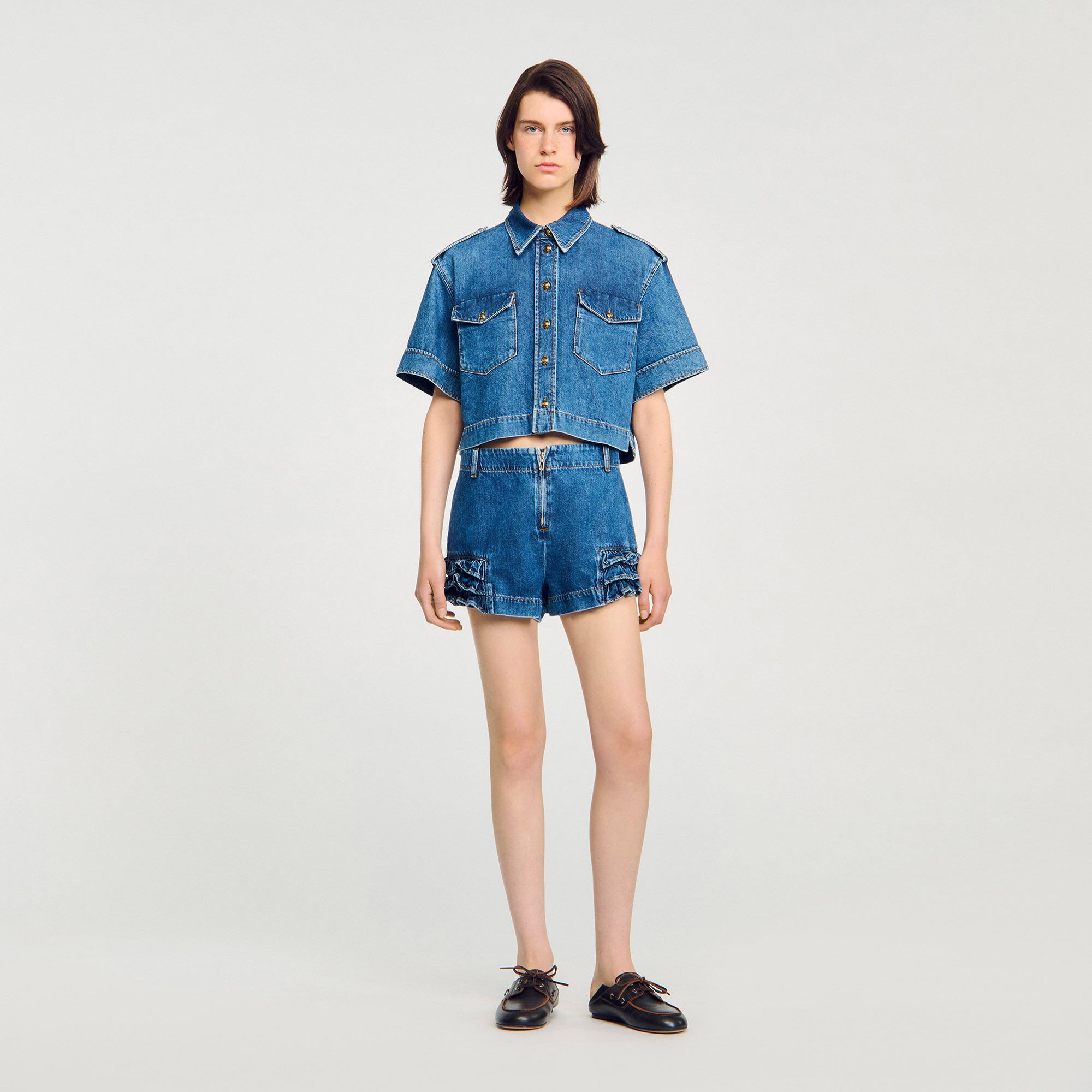 Shorts in denim con volant