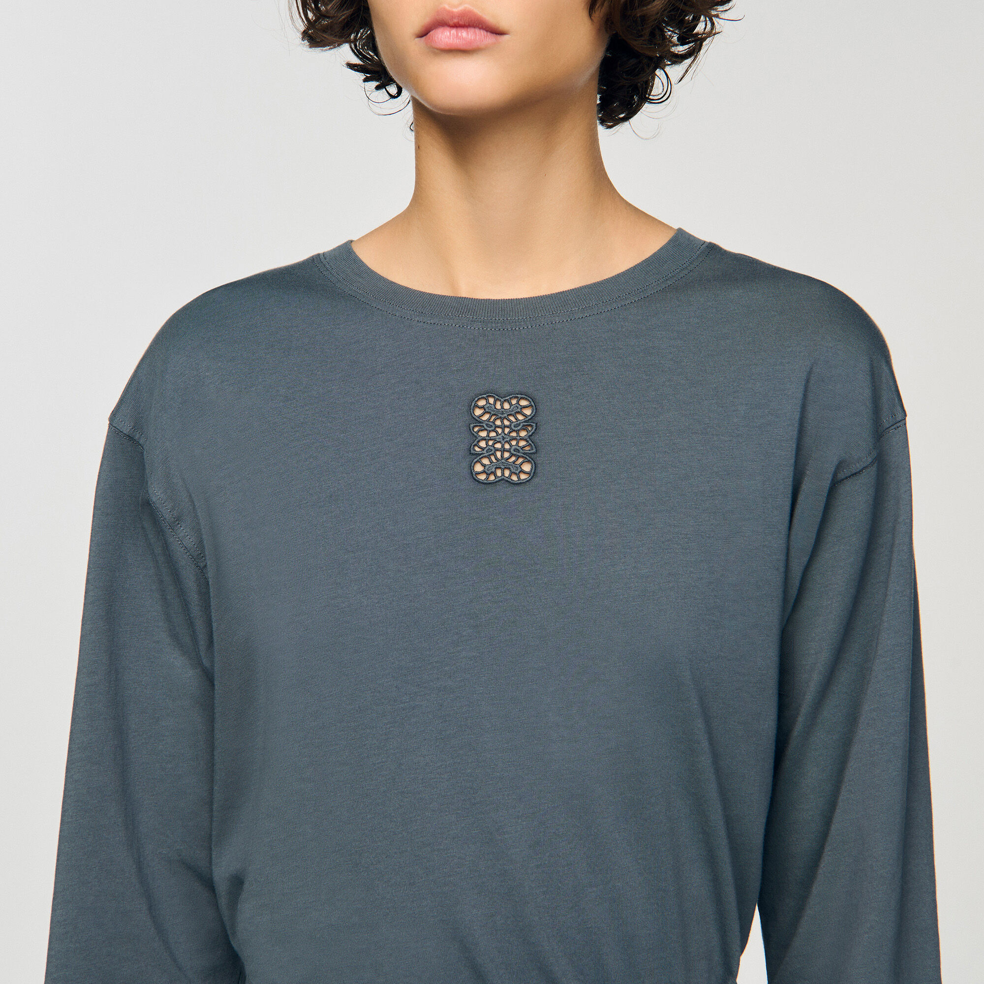 T-shirt con ricamo