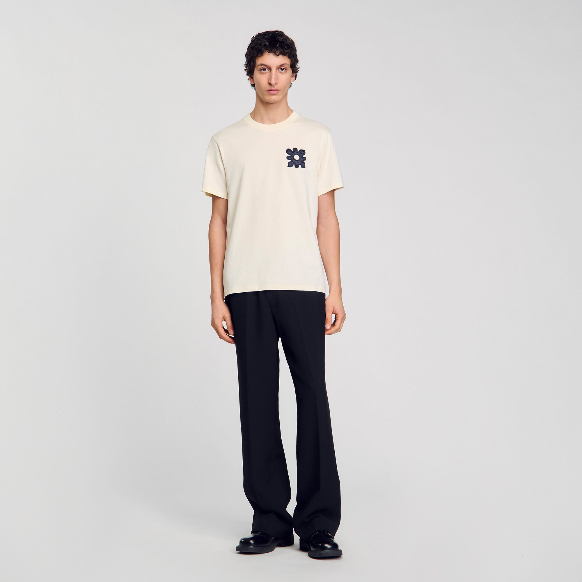T-shirt con dettaglio a fiore