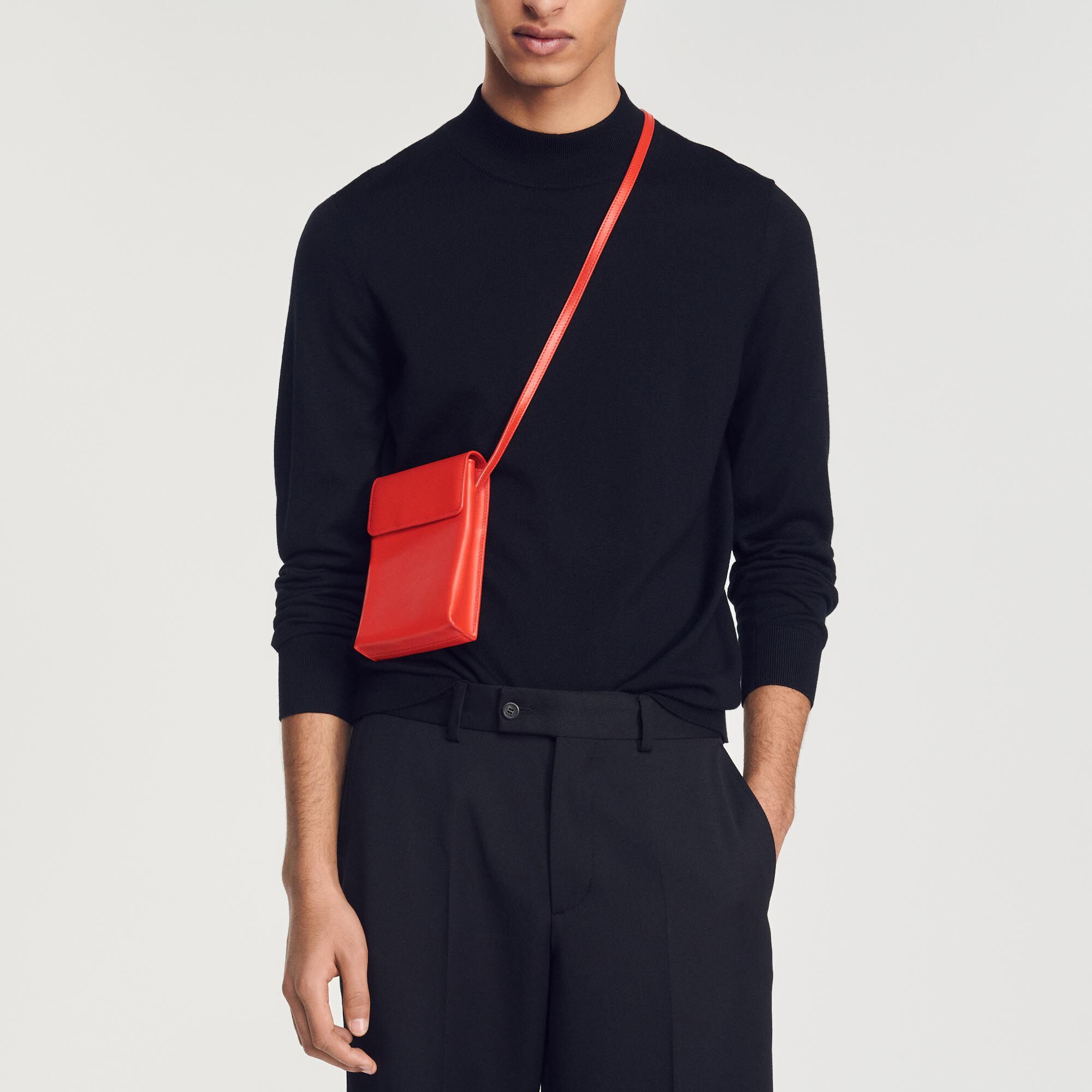 Pochette a tracolla in pelle liscia