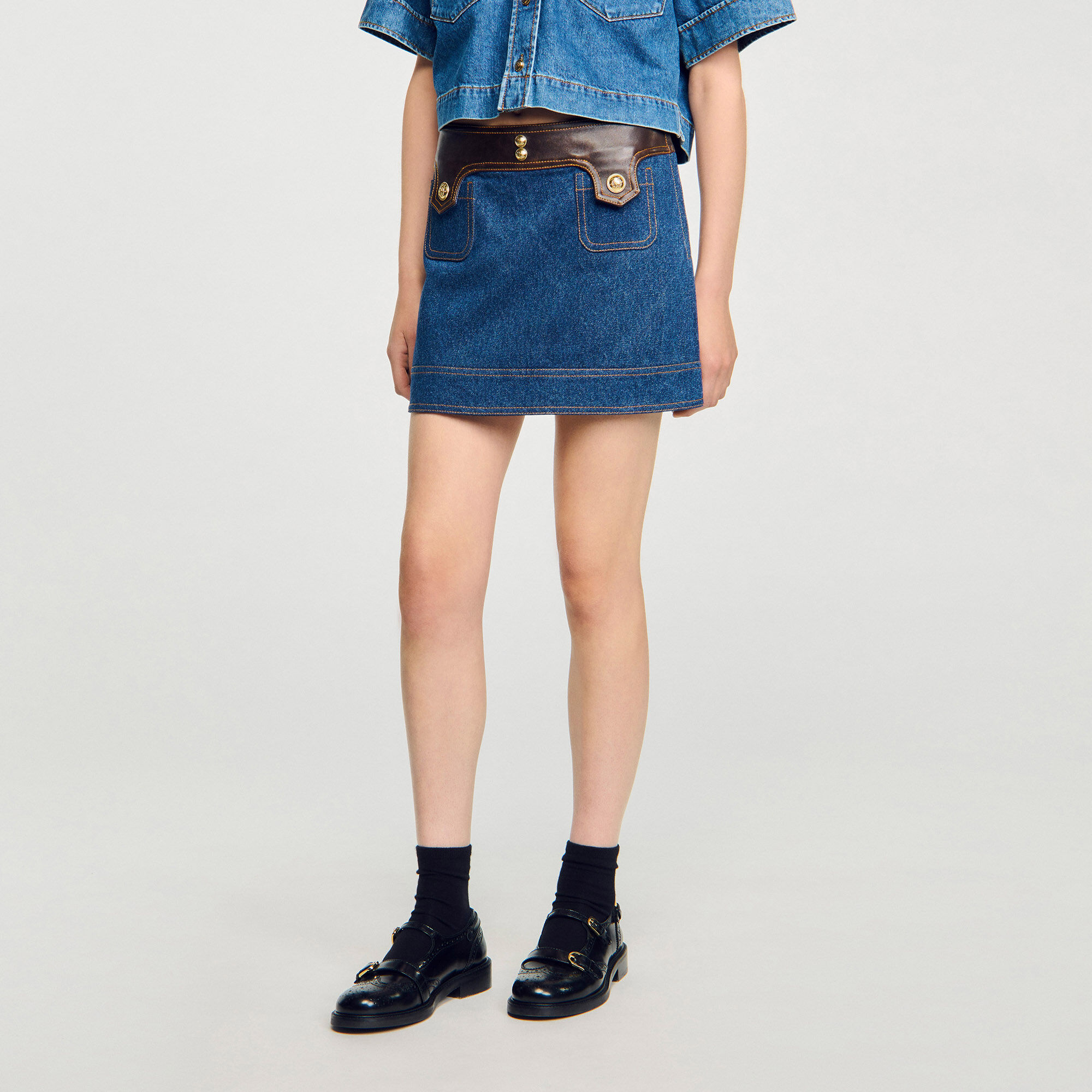 Gonna corta in denim e pelle