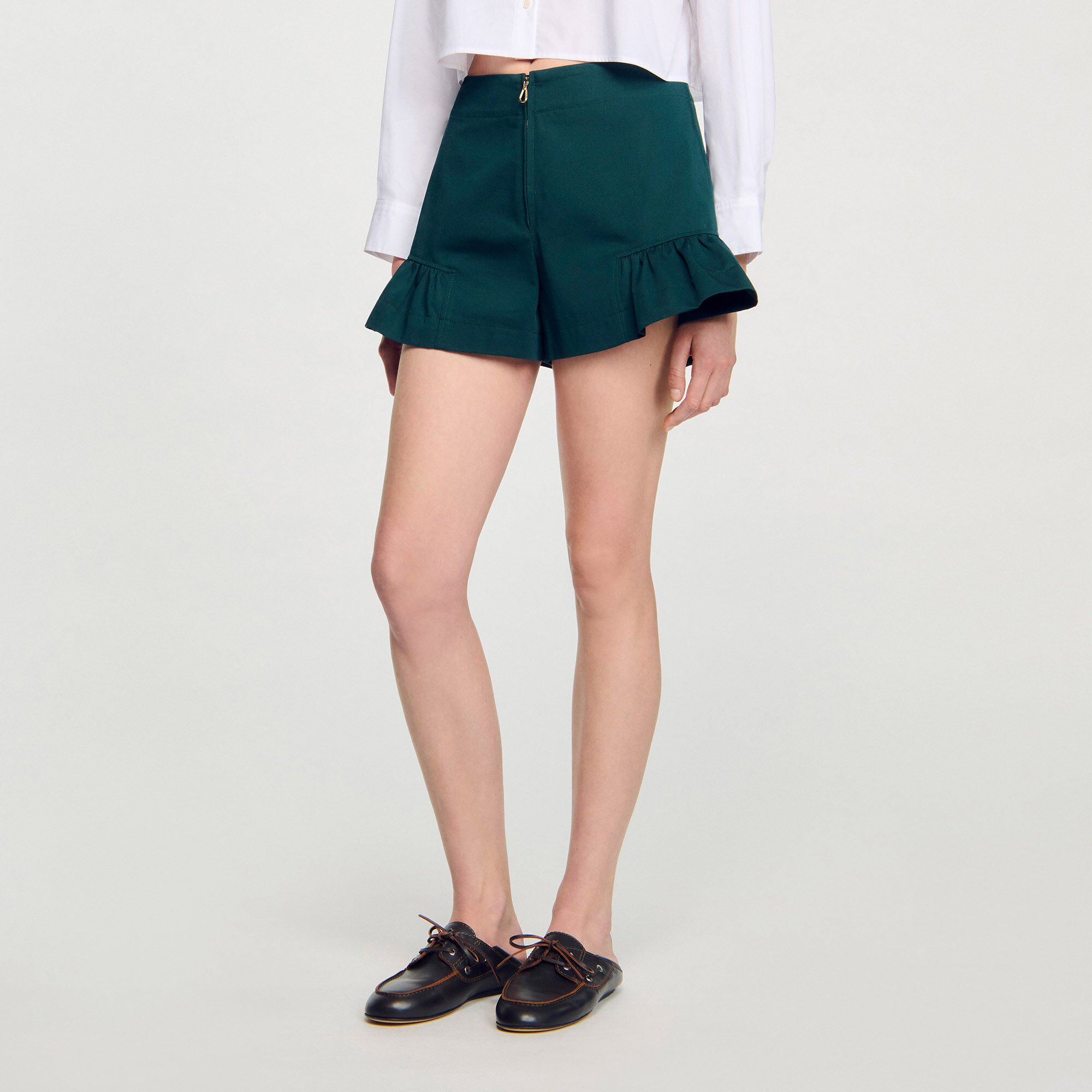 Shorts con volant