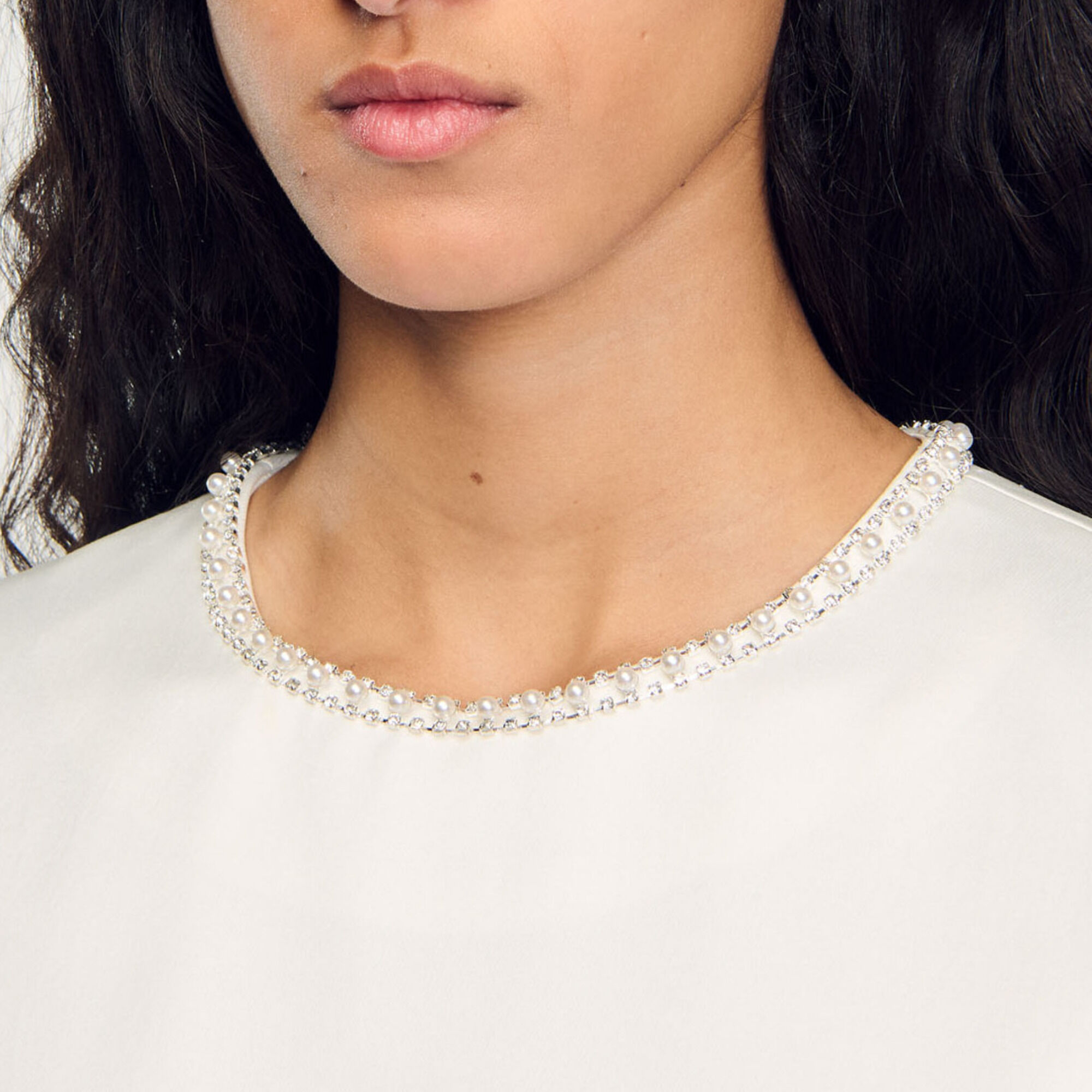 Abito corto in raso con perline