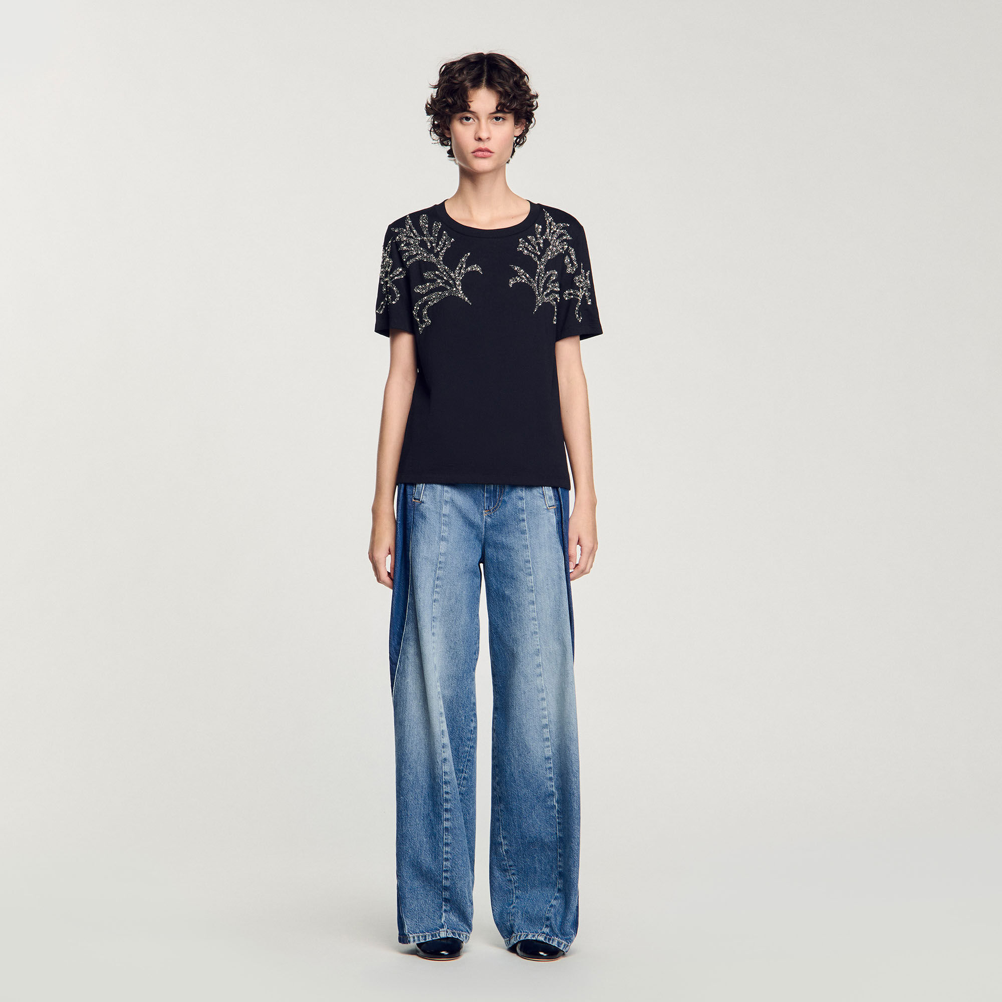 T-shirt con dettagli ricamati