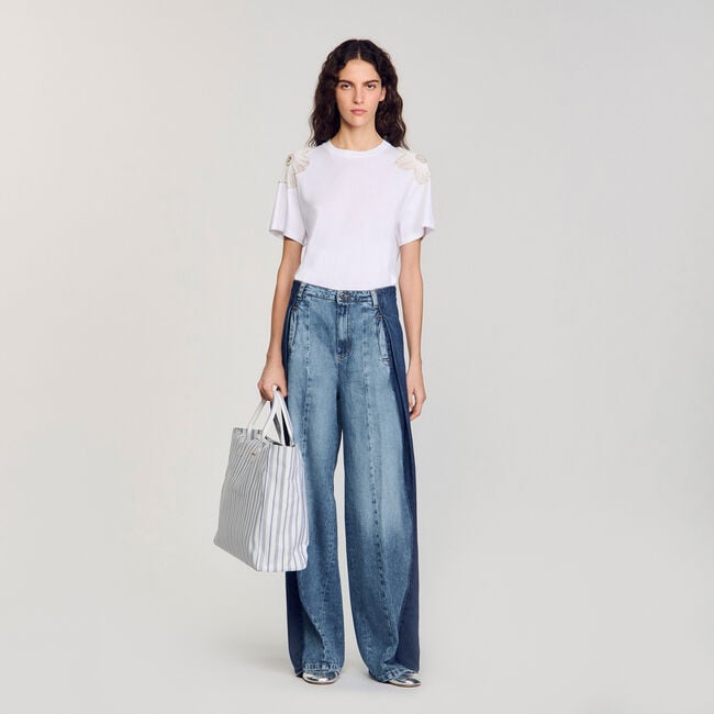 T-shirt con fiori ricamati