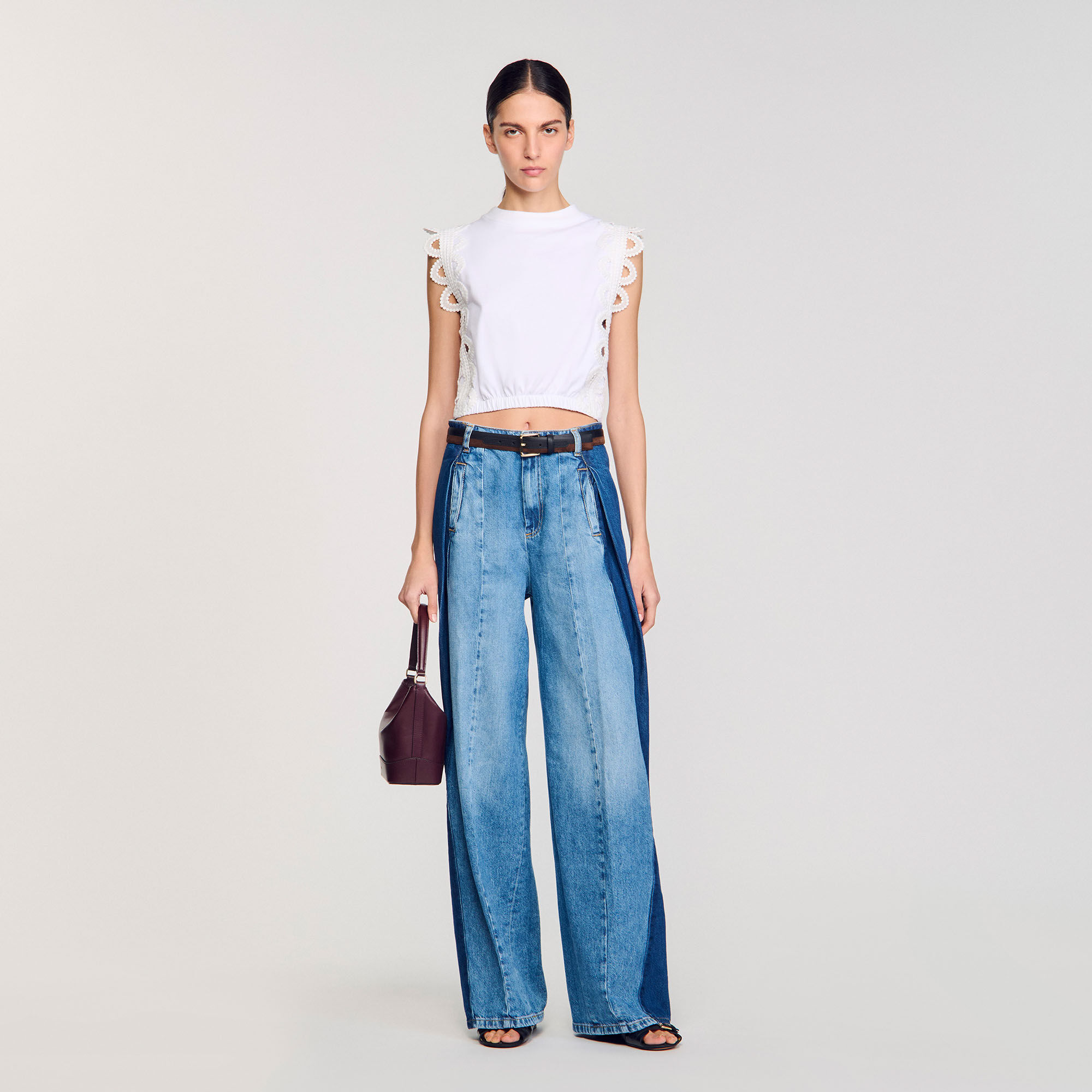 T-shirt corta con dettagli in pizzo