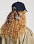 Cappellino con foulard annodato