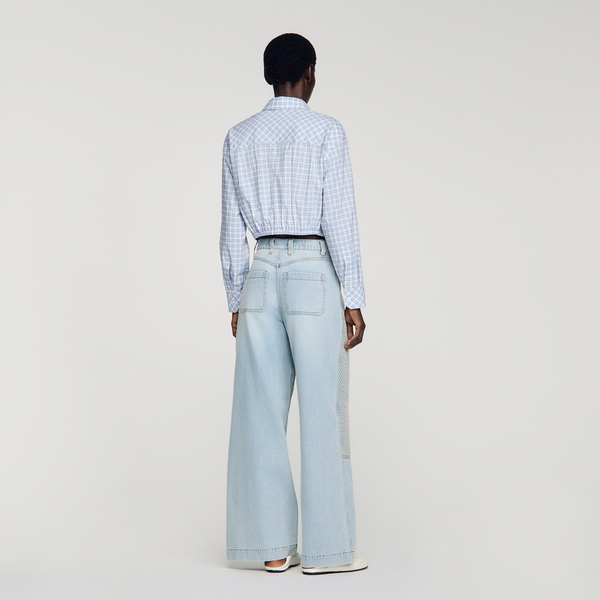 Jeans dritti d&eacute;lav&eacute; patch strass