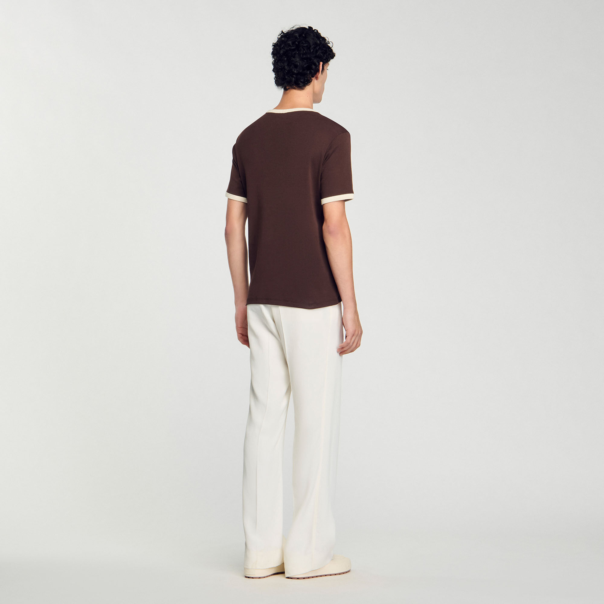 T-shirt bicolore con patch