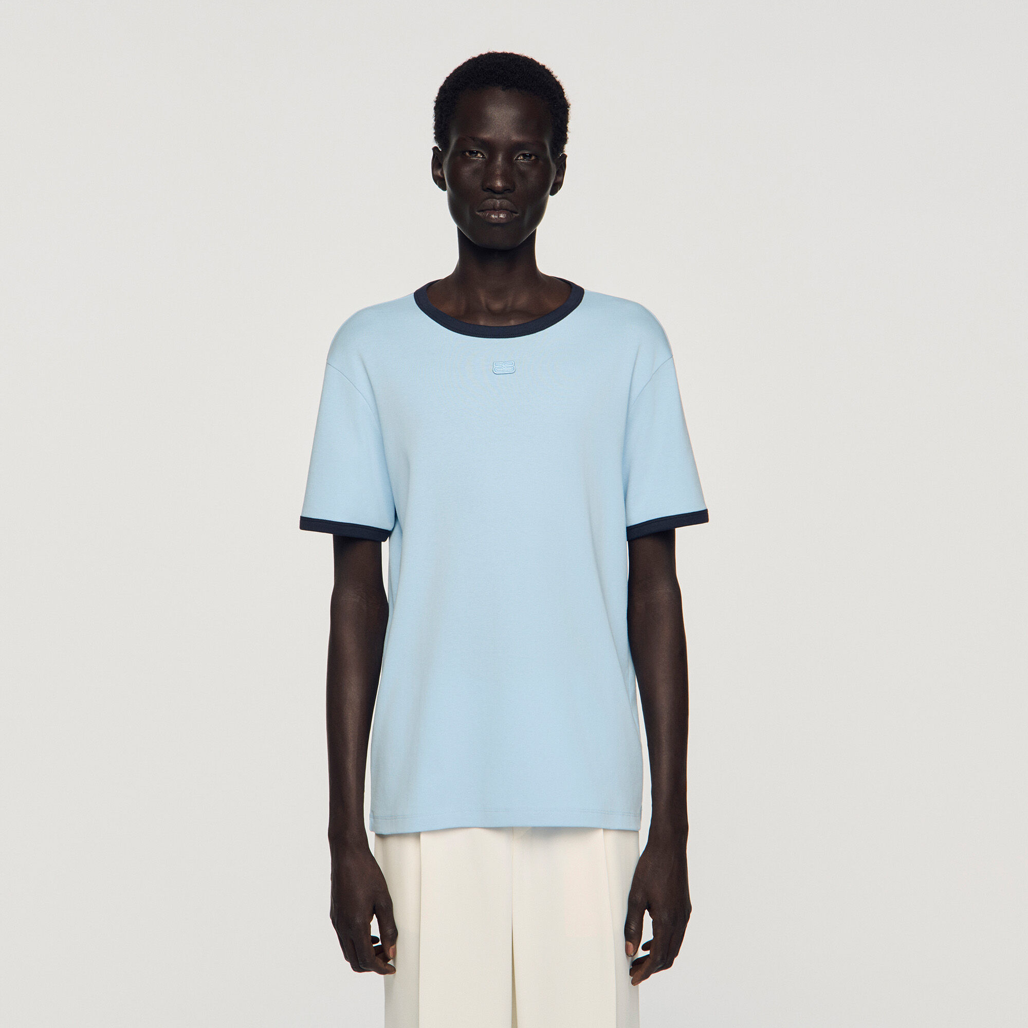 T-shirt bicolore con patch