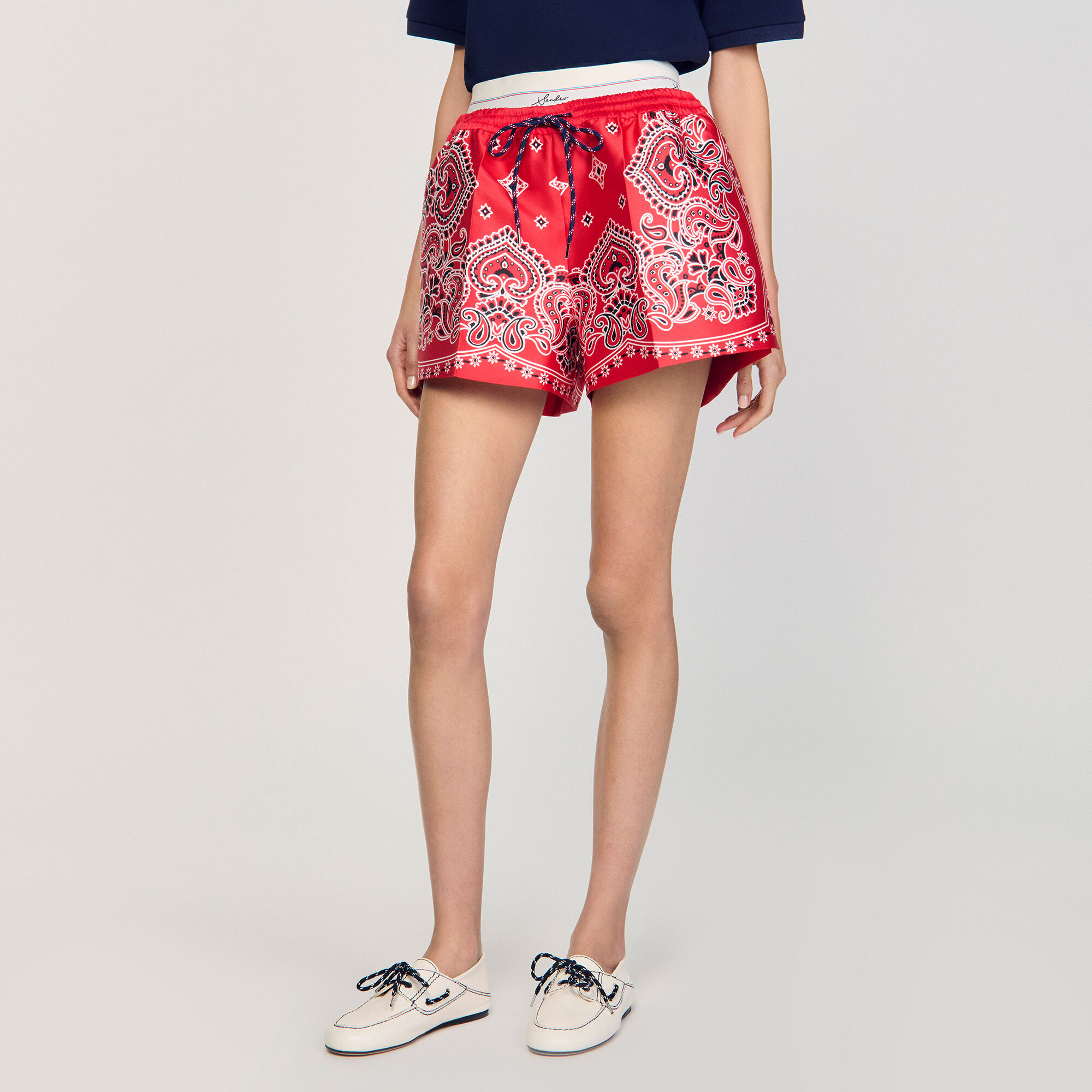 Shorts con stampa a bandana