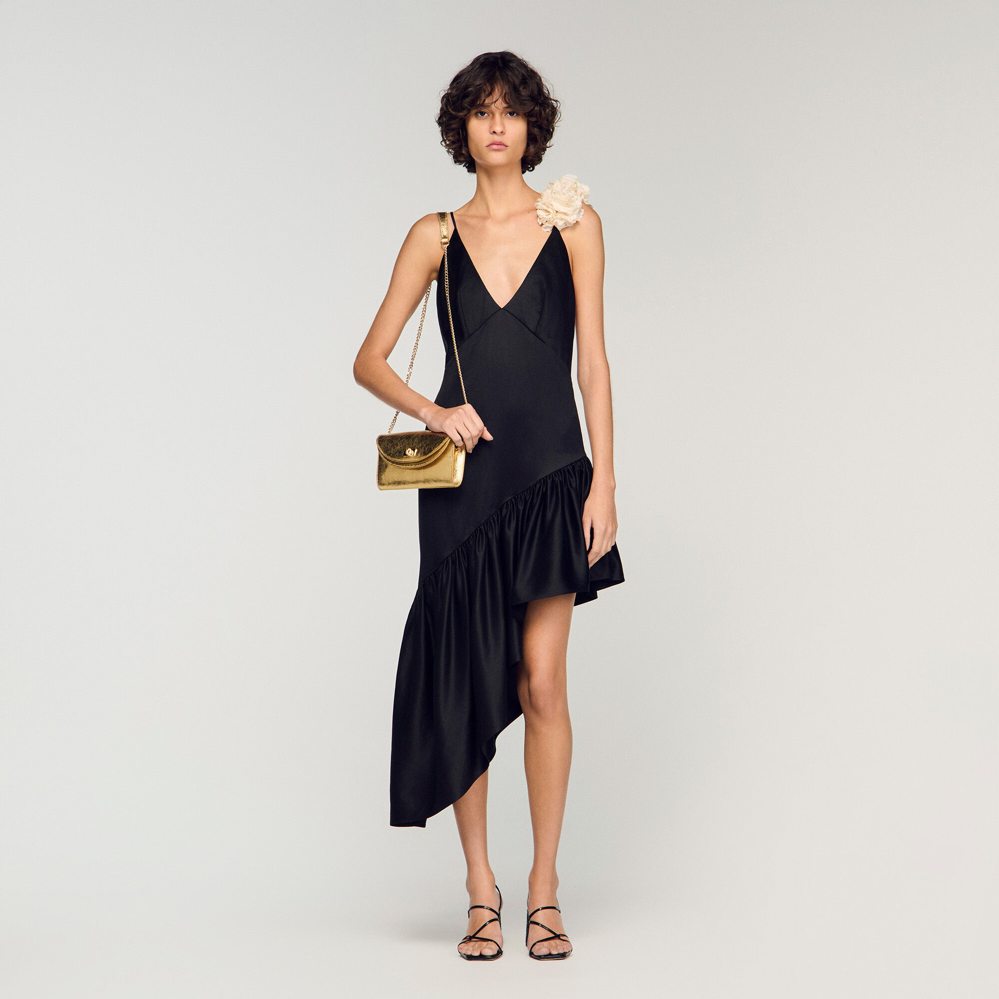 Abito corto con volant