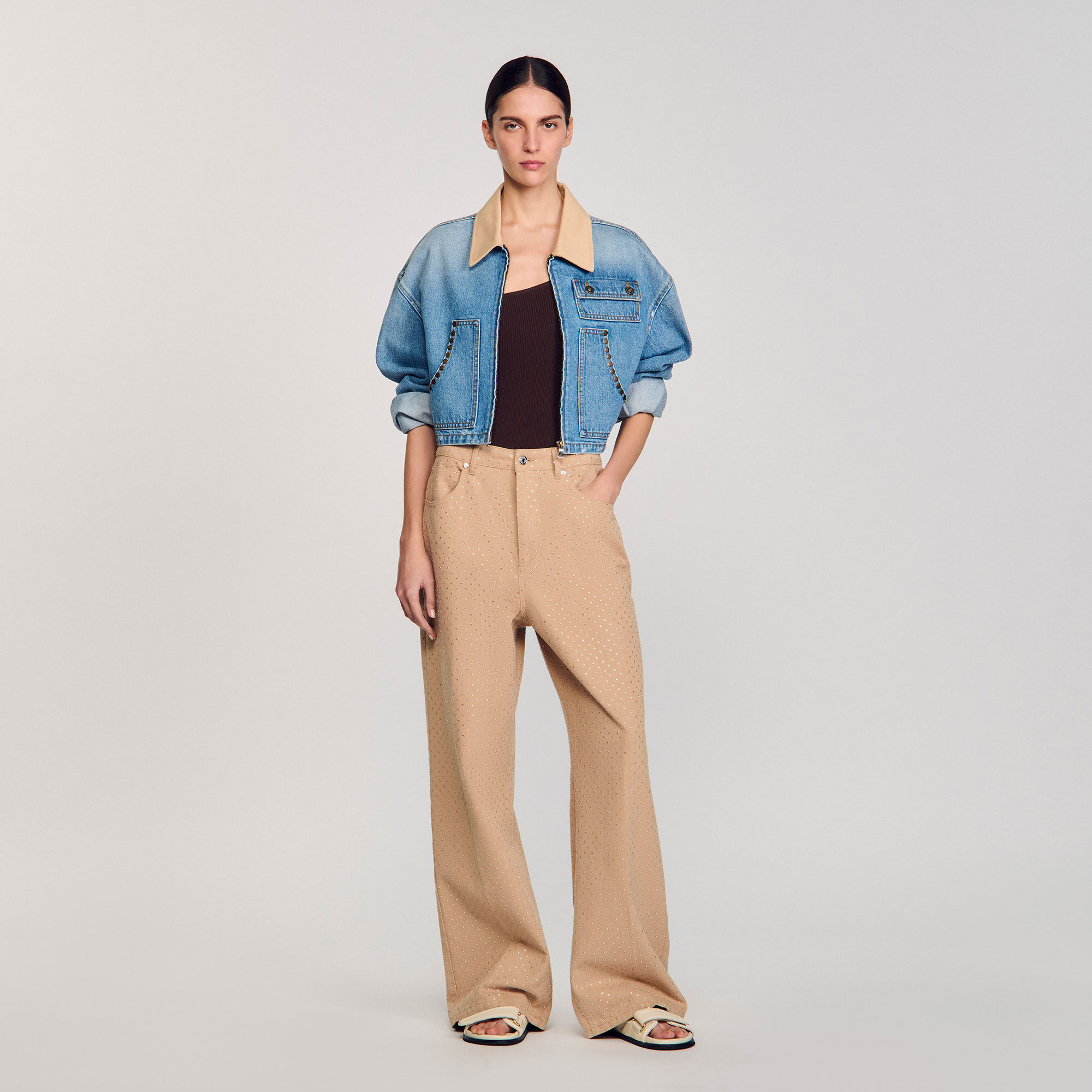 Giubbotto di jeans con borchie
