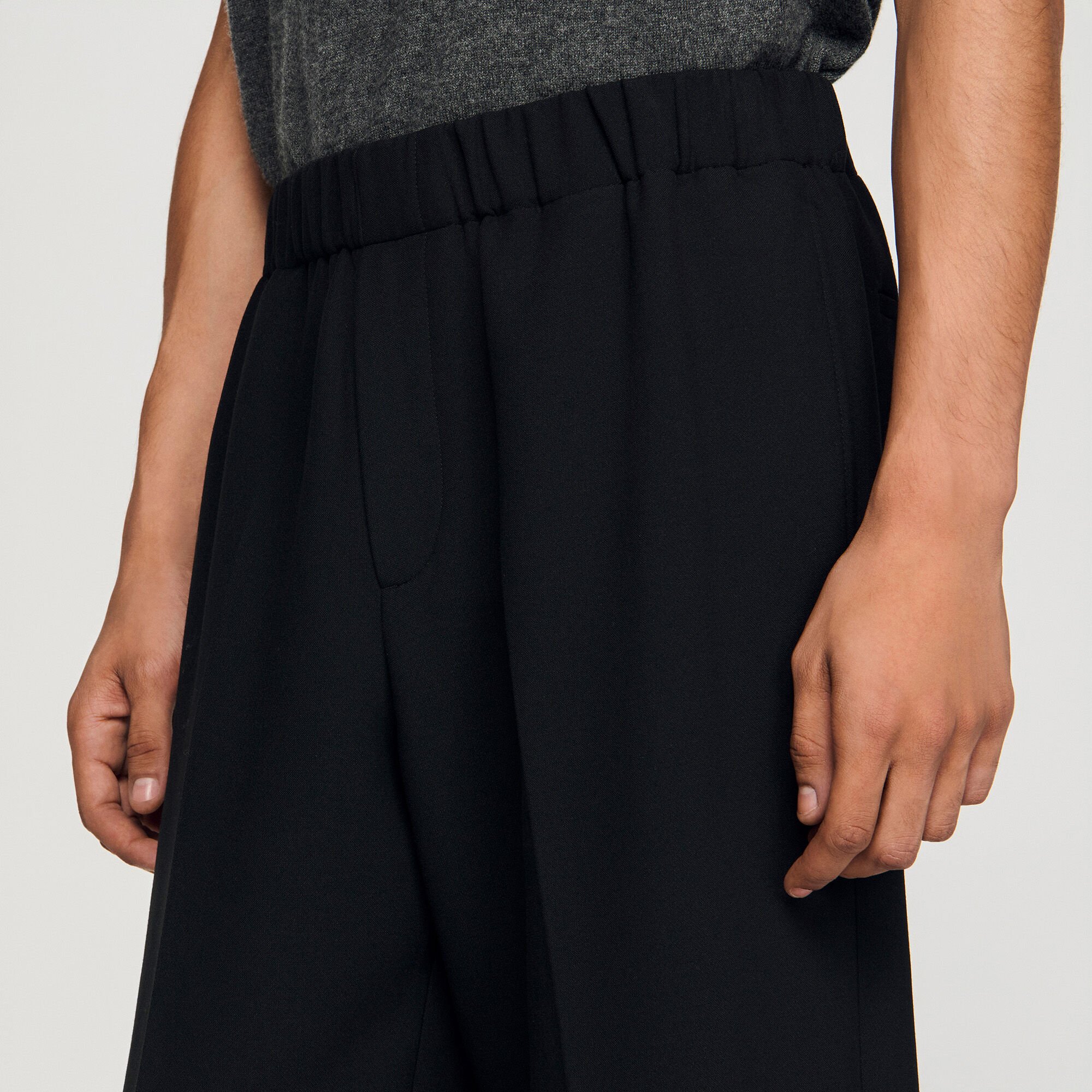 Pantaloni larghi