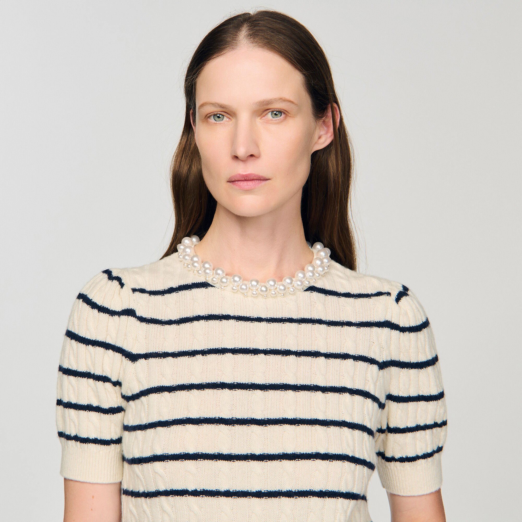 Maglione a righe e col perlinato
