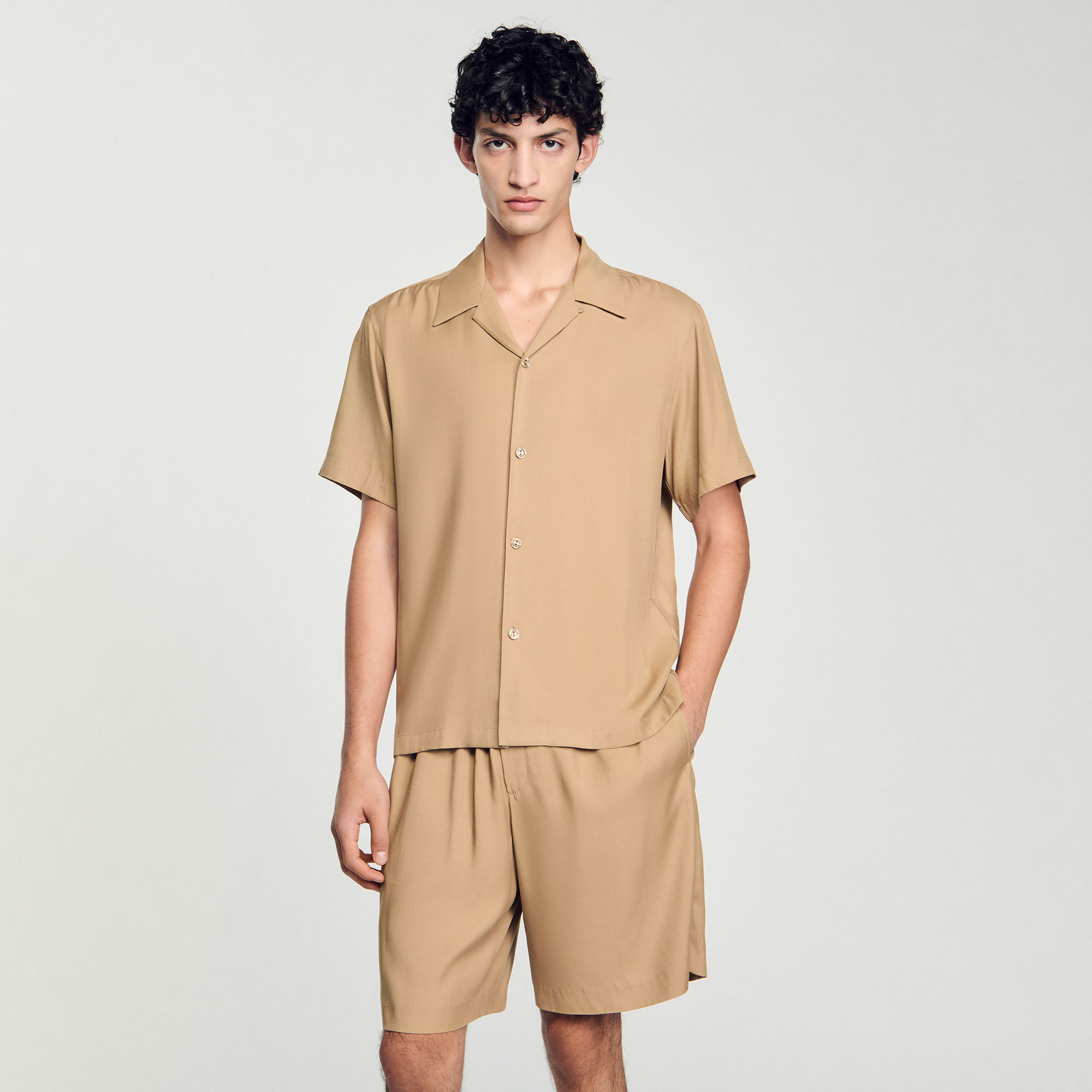 Camicia con colletto aperto